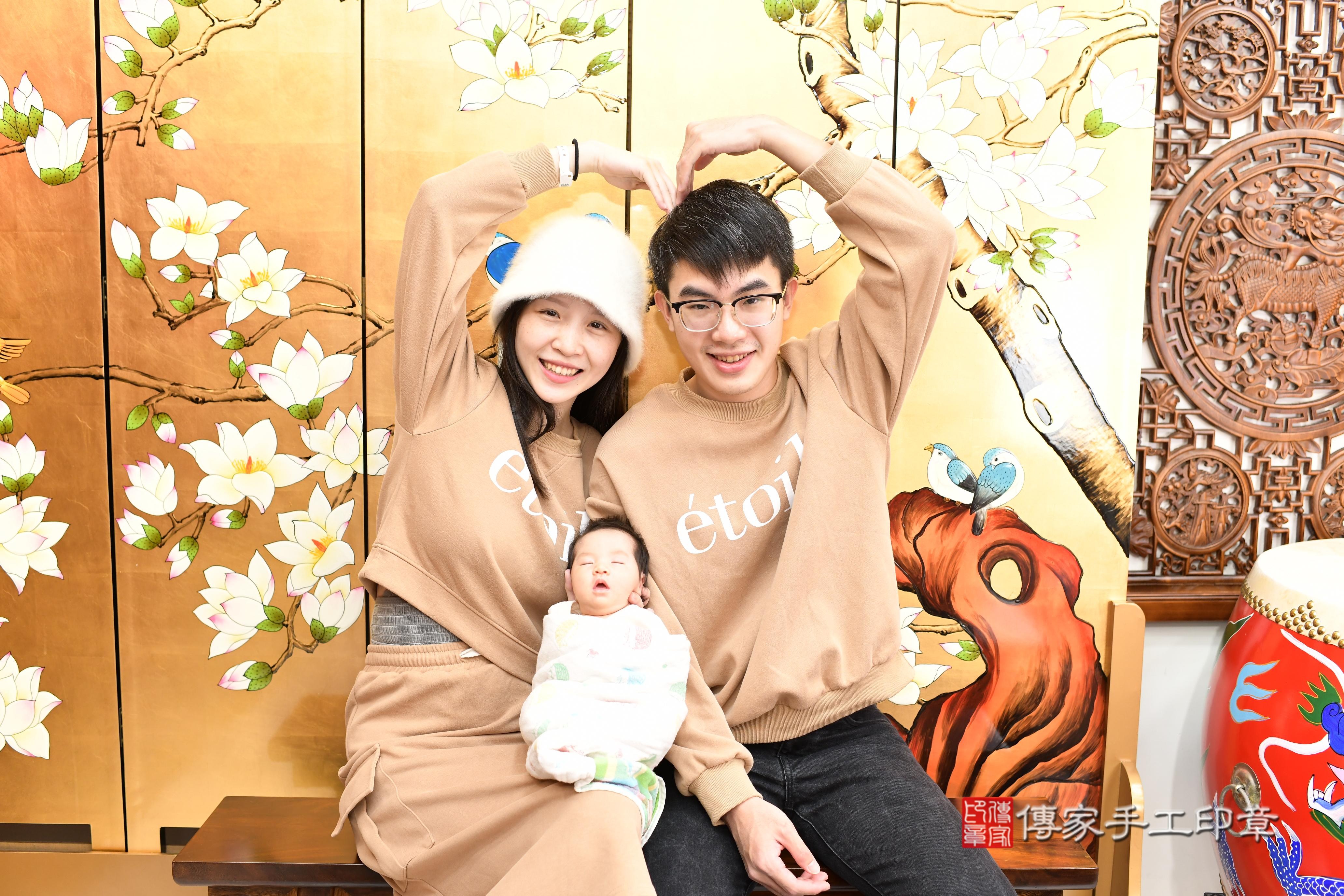 傳家手工印章台南店、抓周、度脺、中國風會場、傳家嬰兒古禮、吉祥話、抓周道具物品24種、拍照。抓周證書。寶寶抓周、滿周歲、生日快樂、祝福