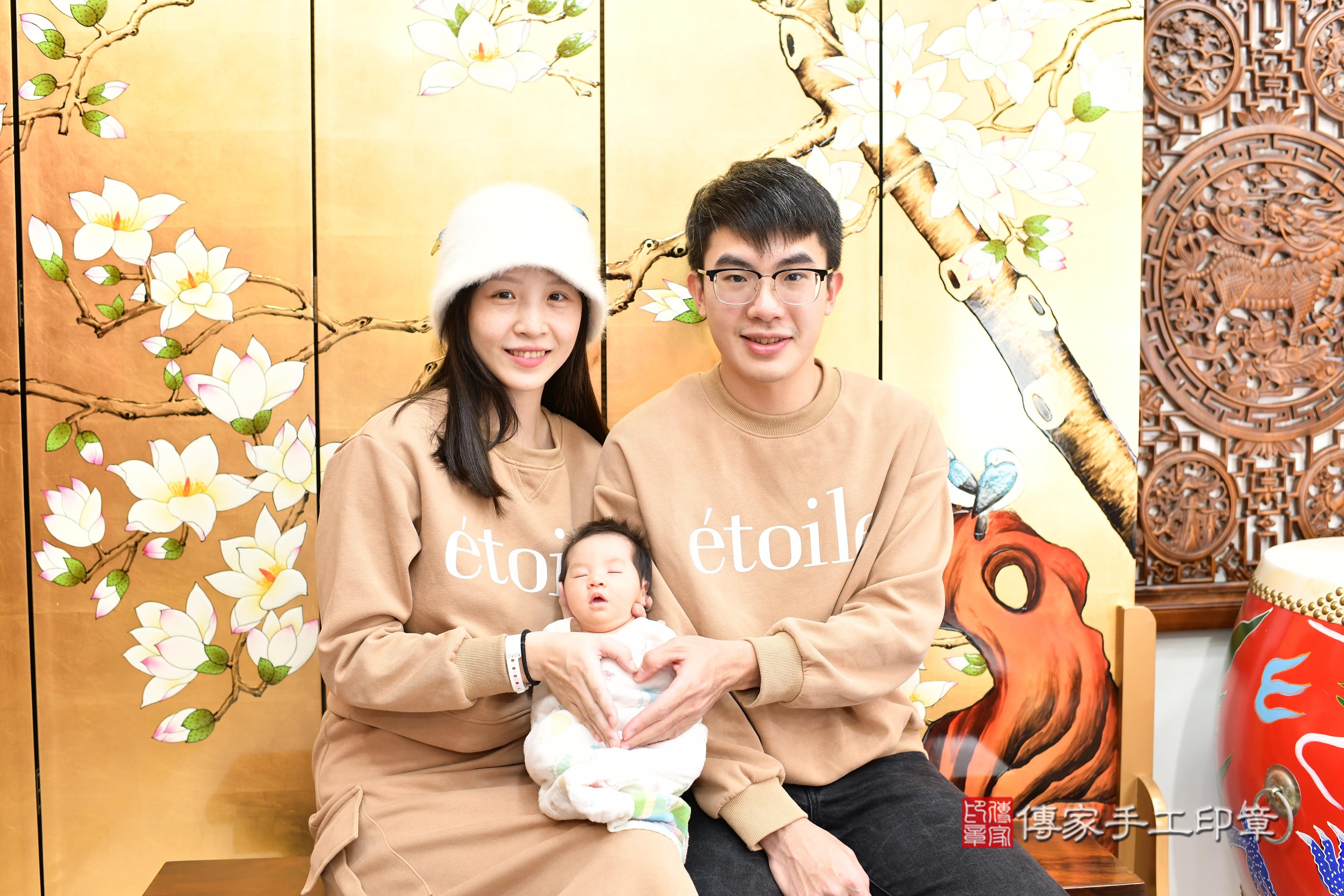 傳家手工印章台南店、抓周、度脺、中國風會場、傳家嬰兒古禮、吉祥話、抓周道具物品24種、拍照。抓周證書。寶寶抓周、滿周歲、生日快樂、祝福