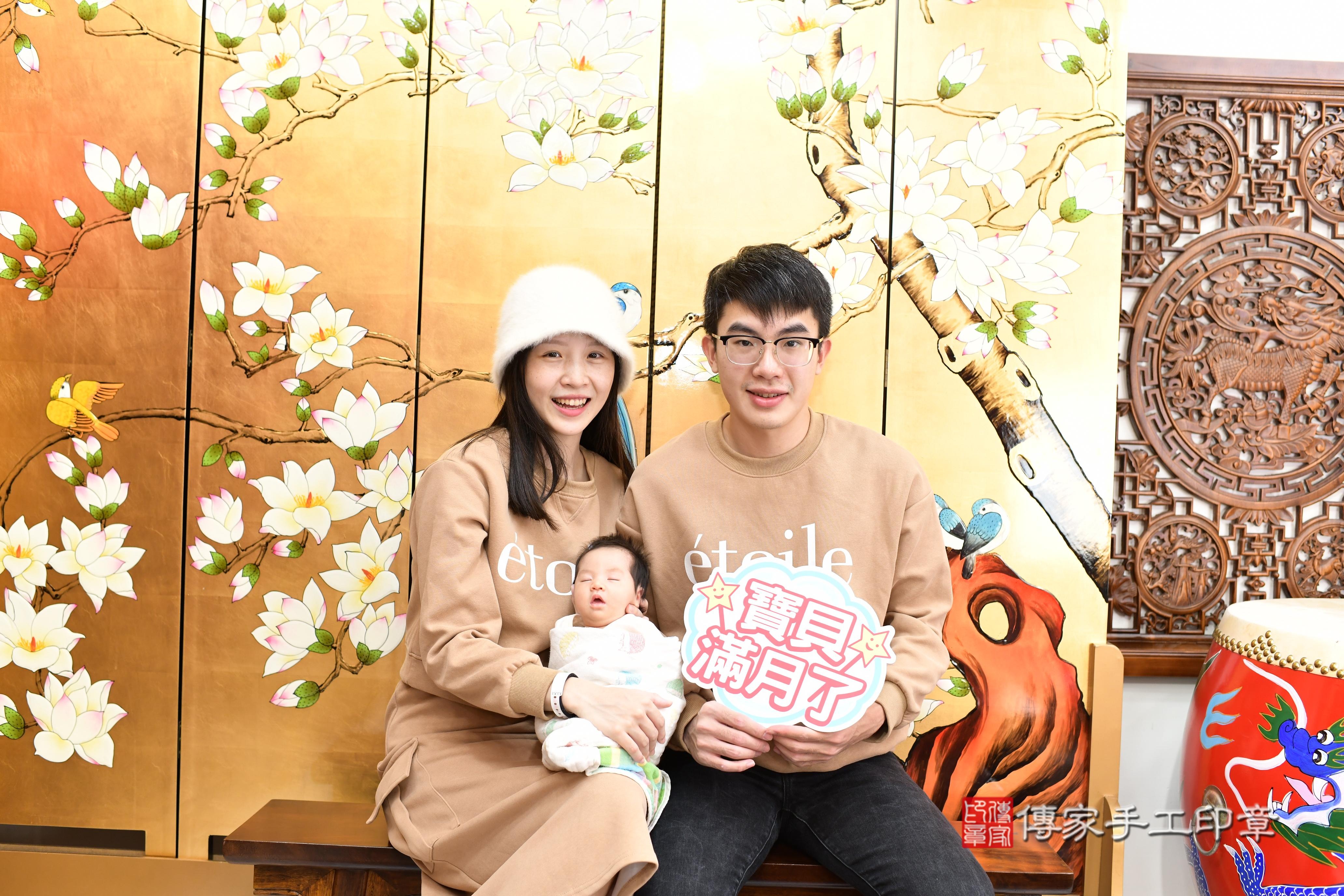 傳家手工印章台南店、抓周、度脺、中國風會場、傳家嬰兒古禮、吉祥話、抓周道具物品24種、拍照。抓周證書。寶寶抓周、滿周歲、生日快樂、祝福