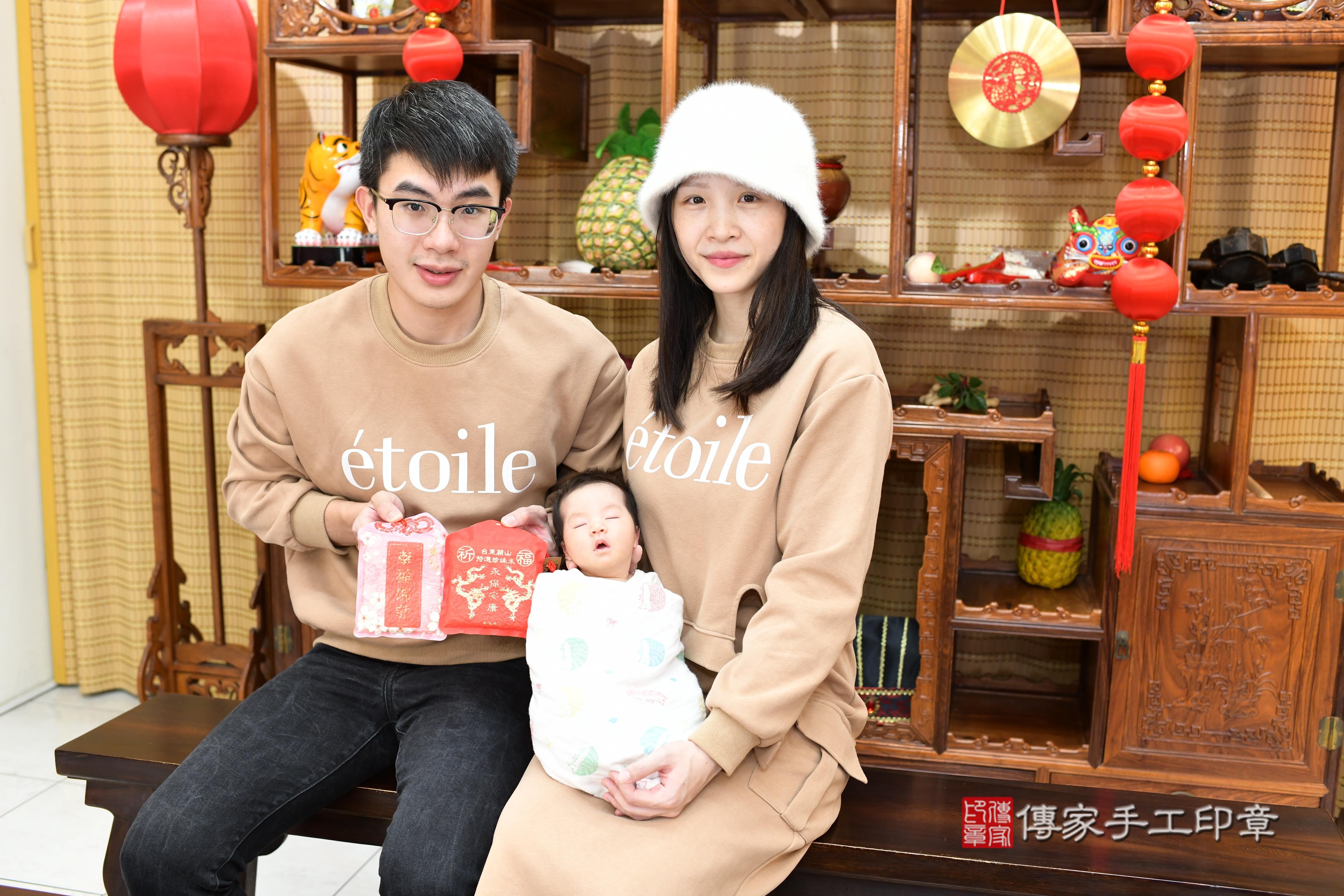 傳家手工印章台南店、抓周、度脺、中國風會場、傳家嬰兒古禮、吉祥話、抓周道具物品24種、拍照。抓周證書。寶寶抓周、滿周歲、生日快樂、祝福