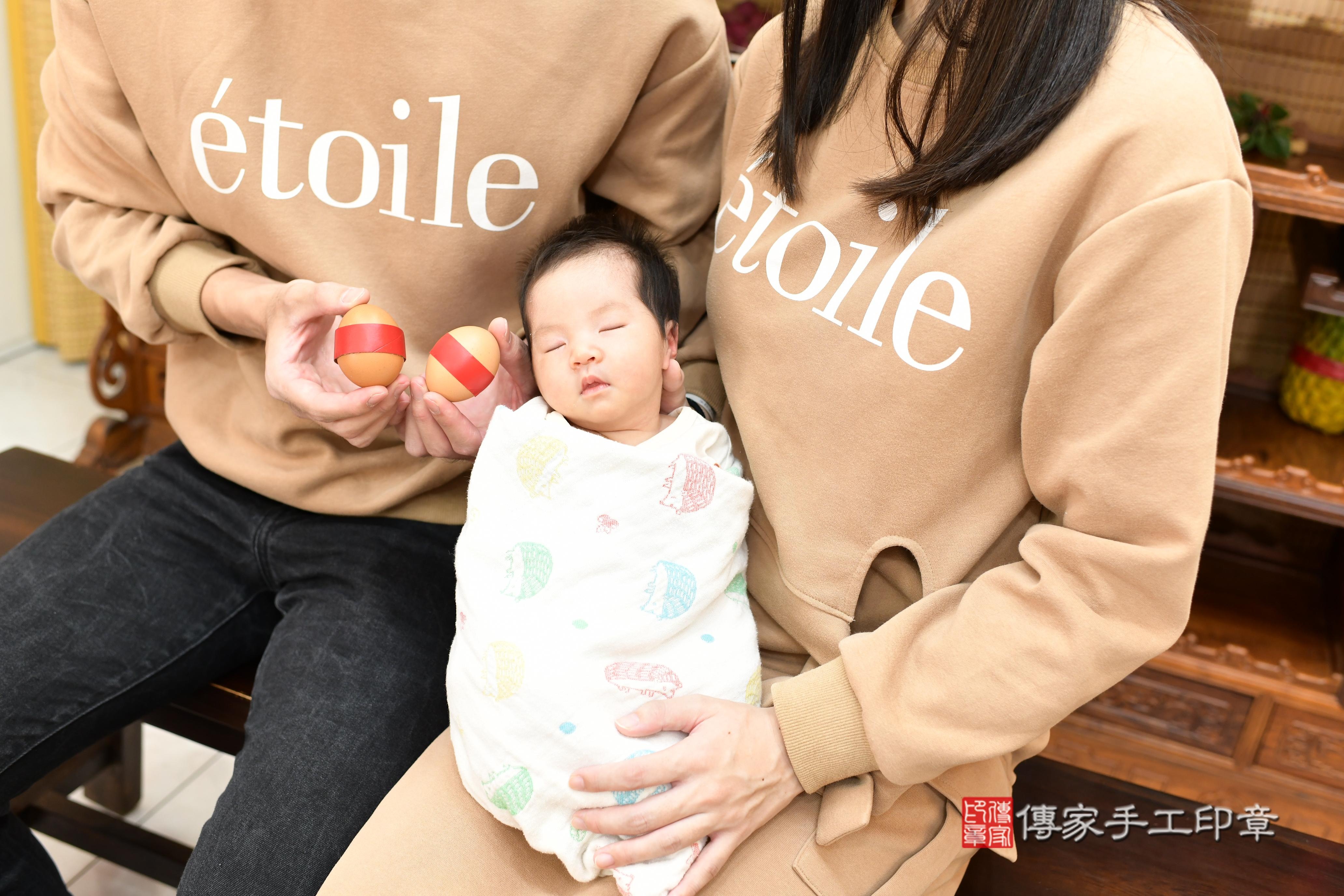 傳家手工印章台南店、抓周、度脺、中國風會場、傳家嬰兒古禮、吉祥話、抓周道具物品24種、拍照。抓周證書。寶寶抓周、滿周歲、生日快樂、祝福