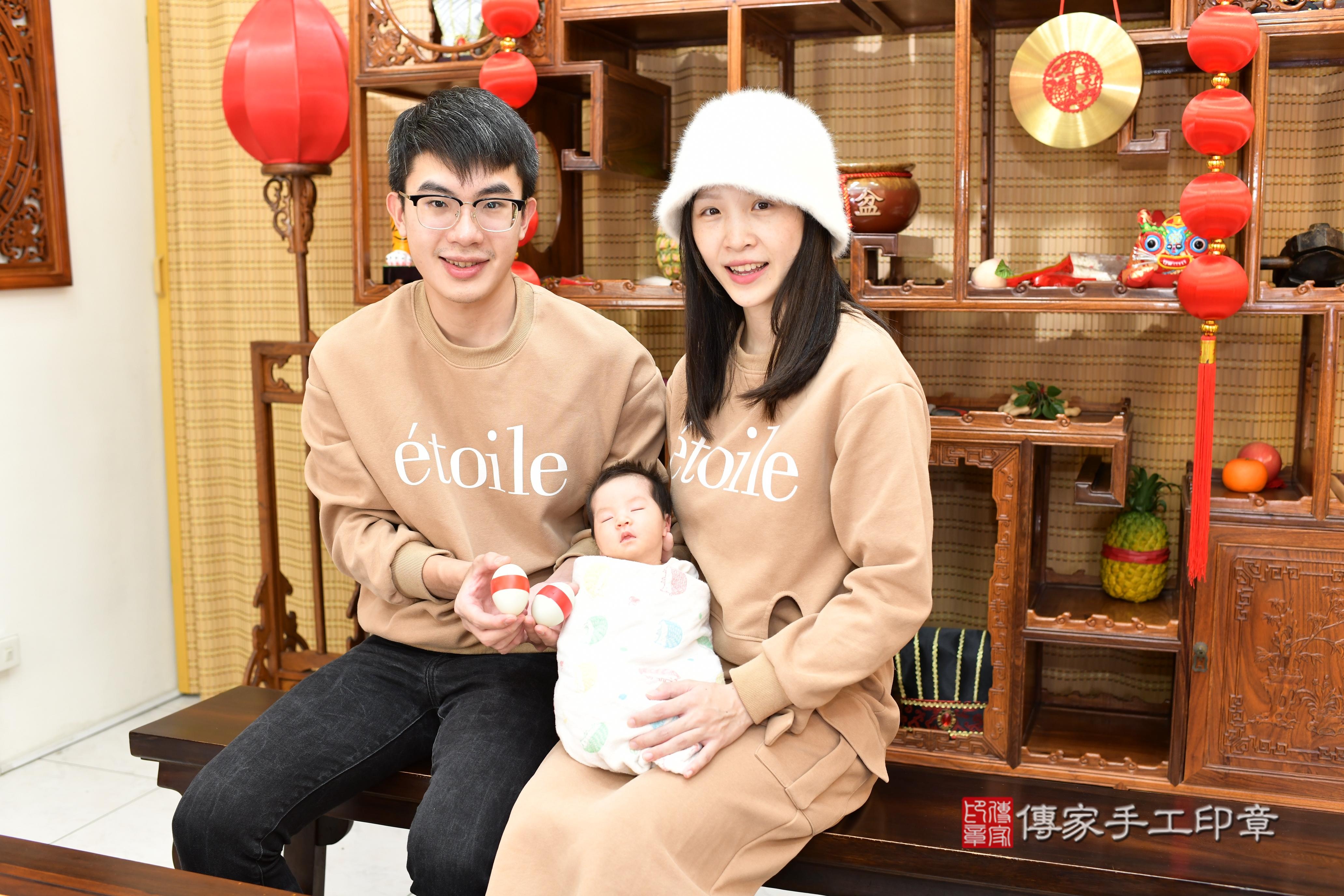 傳家手工印章台南店、抓周、度脺、中國風會場、傳家嬰兒古禮、吉祥話、抓周道具物品24種、拍照。抓周證書。寶寶抓周、滿周歲、生日快樂、祝福