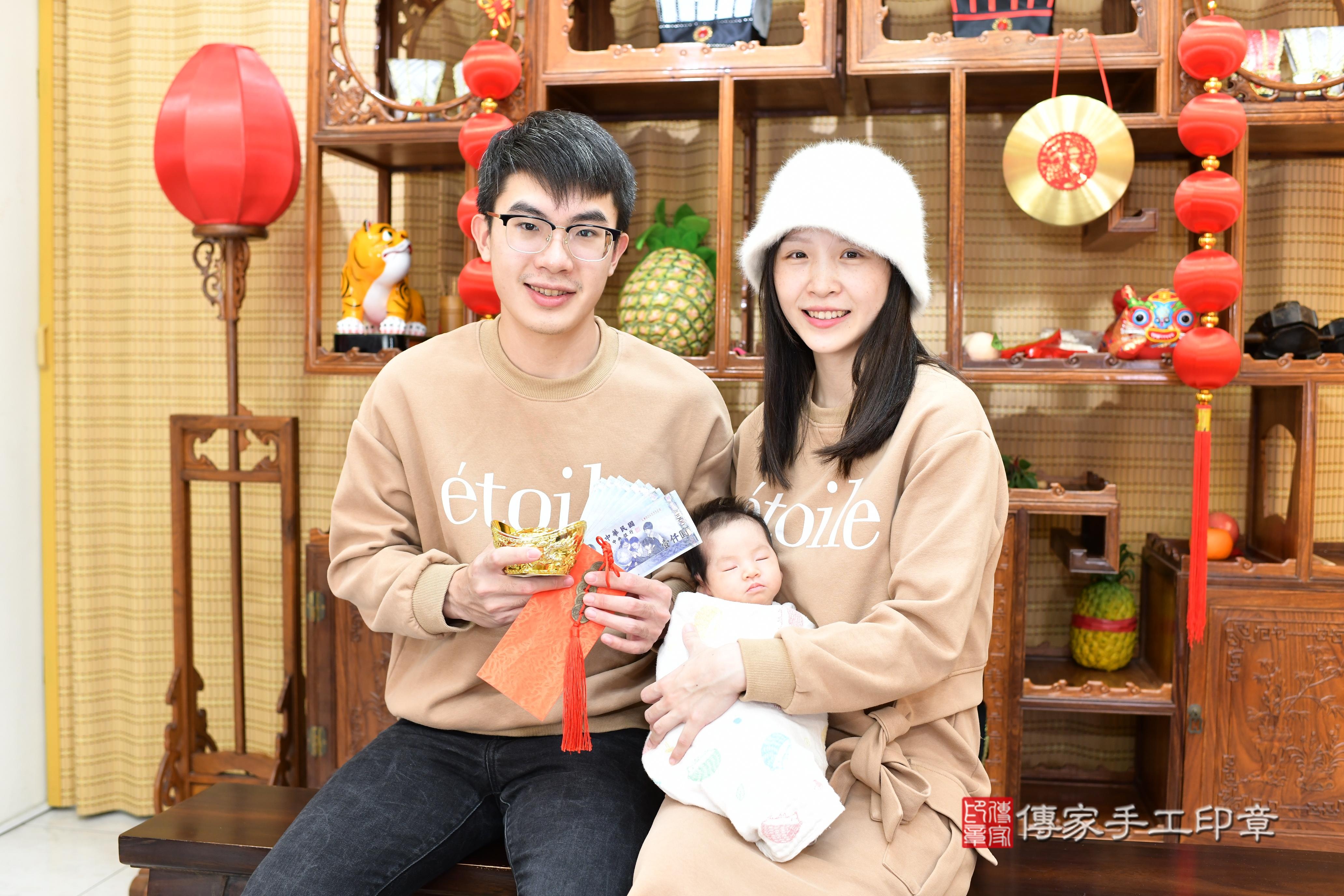 傳家手工印章台南店、抓周、度脺、中國風會場、傳家嬰兒古禮、吉祥話、抓周道具物品24種、拍照。抓周證書。寶寶抓周、滿周歲、生日快樂、祝福