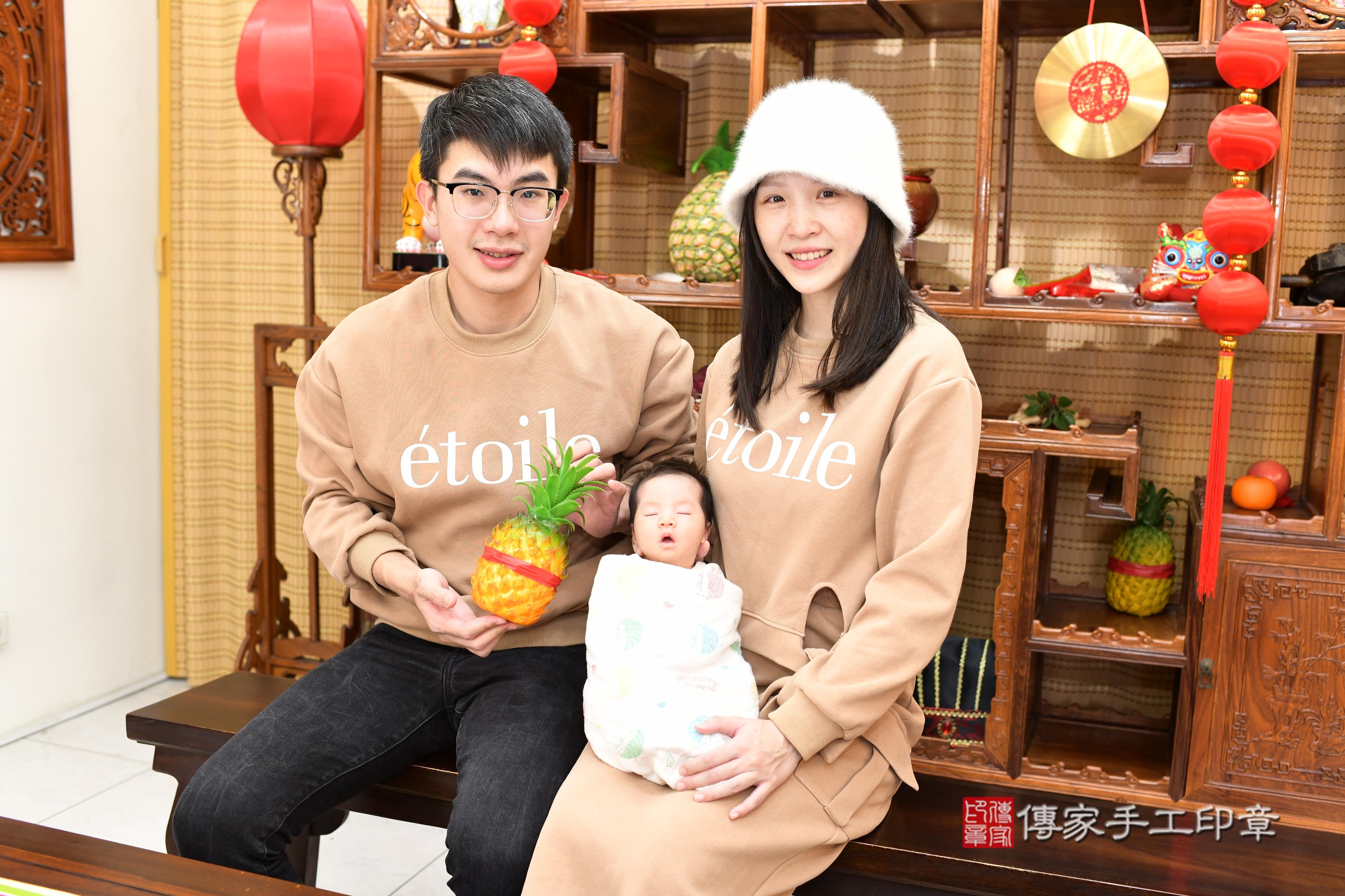 傳家手工印章台南店、抓周、度脺、中國風會場、傳家嬰兒古禮、吉祥話、抓周道具物品24種、拍照。抓周證書。寶寶抓周、滿周歲、生日快樂、祝福