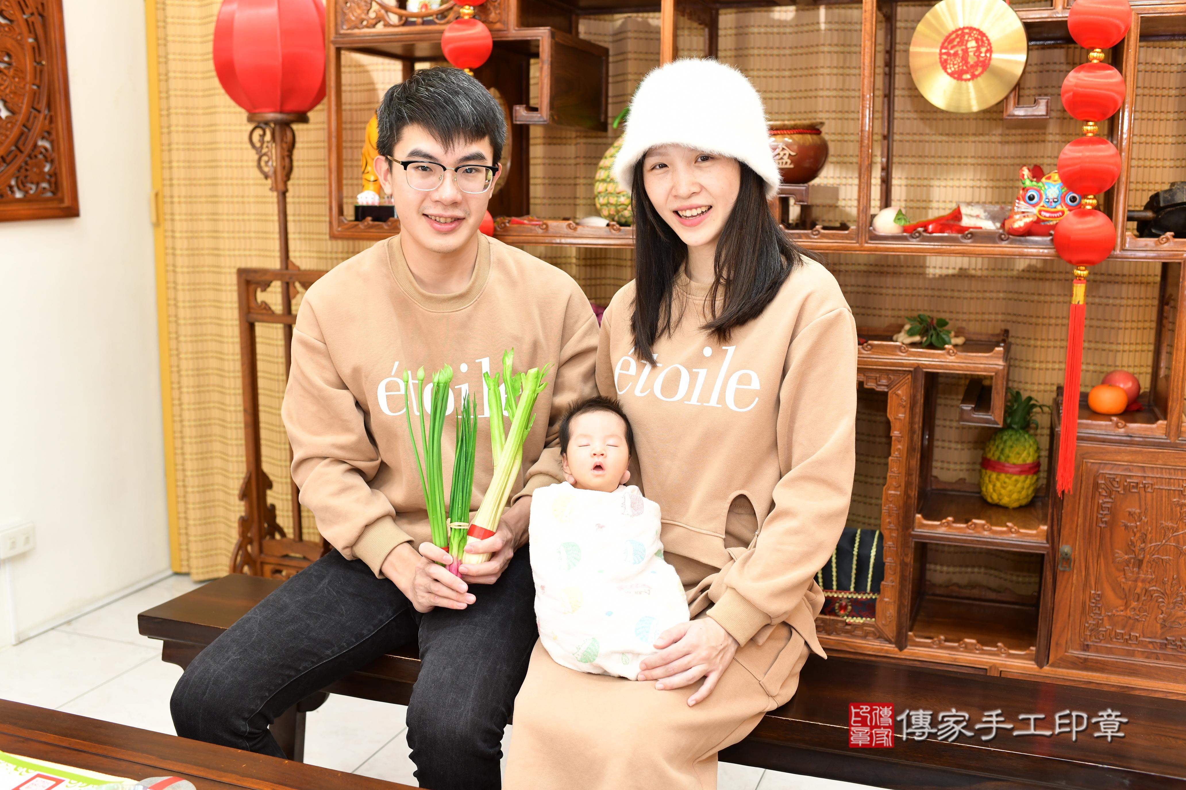 傳家手工印章台南店、抓周、度脺、中國風會場、傳家嬰兒古禮、吉祥話、抓周道具物品24種、拍照。抓周證書。寶寶抓周、滿周歲、生日快樂、祝福