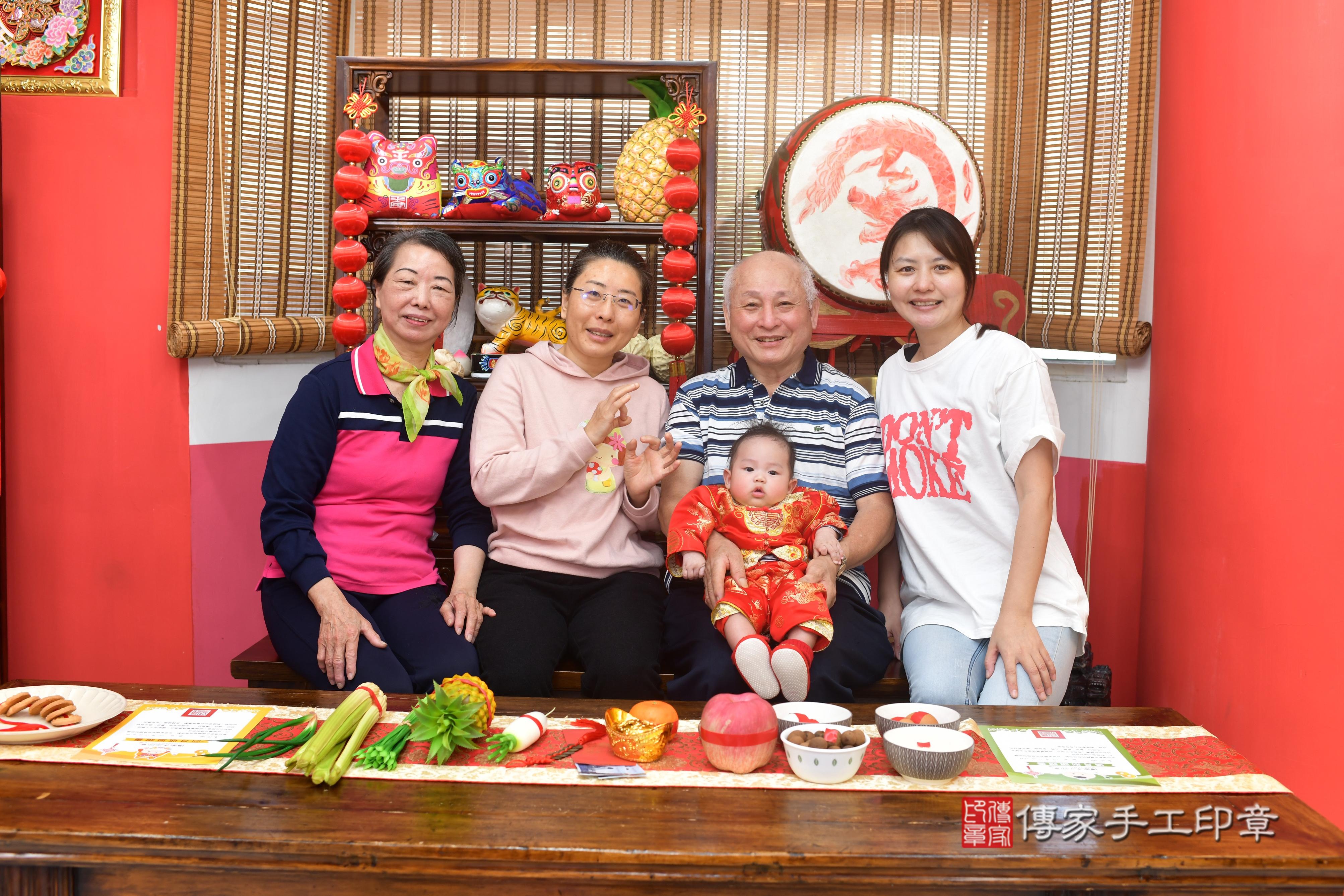 傳家手工印章高雄店、抓周、度脺、中國風會場、傳家嬰兒古禮、吉祥話、抓周道具物品24種、拍照。抓周證書。寶寶抓周、滿周歲、生日快樂、祝福
