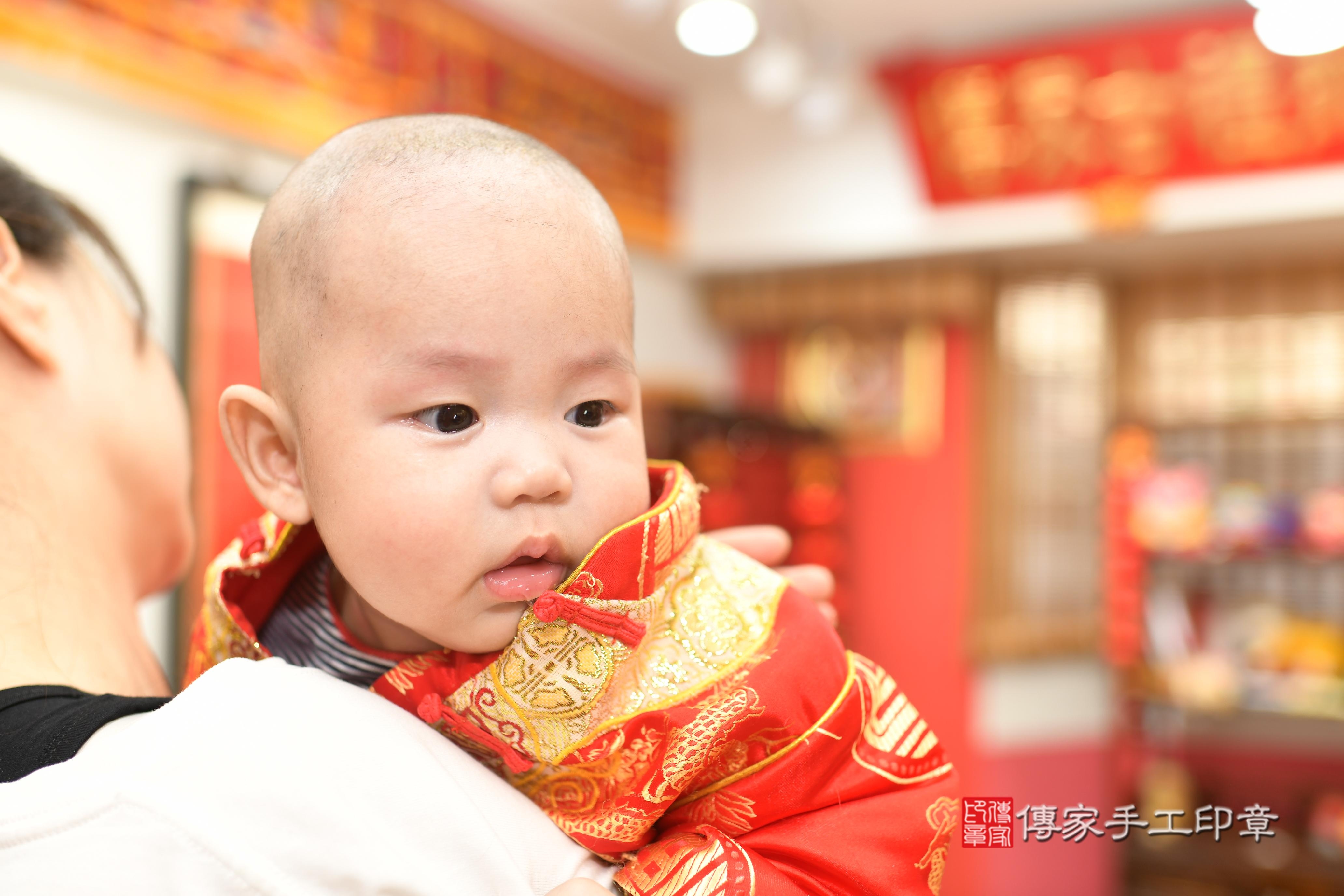 傳家手工印章高雄店、抓周、度脺、中國風會場、傳家嬰兒古禮、吉祥話、抓周道具物品24種、拍照。抓周證書。寶寶抓周、滿周歲、生日快樂、祝福
