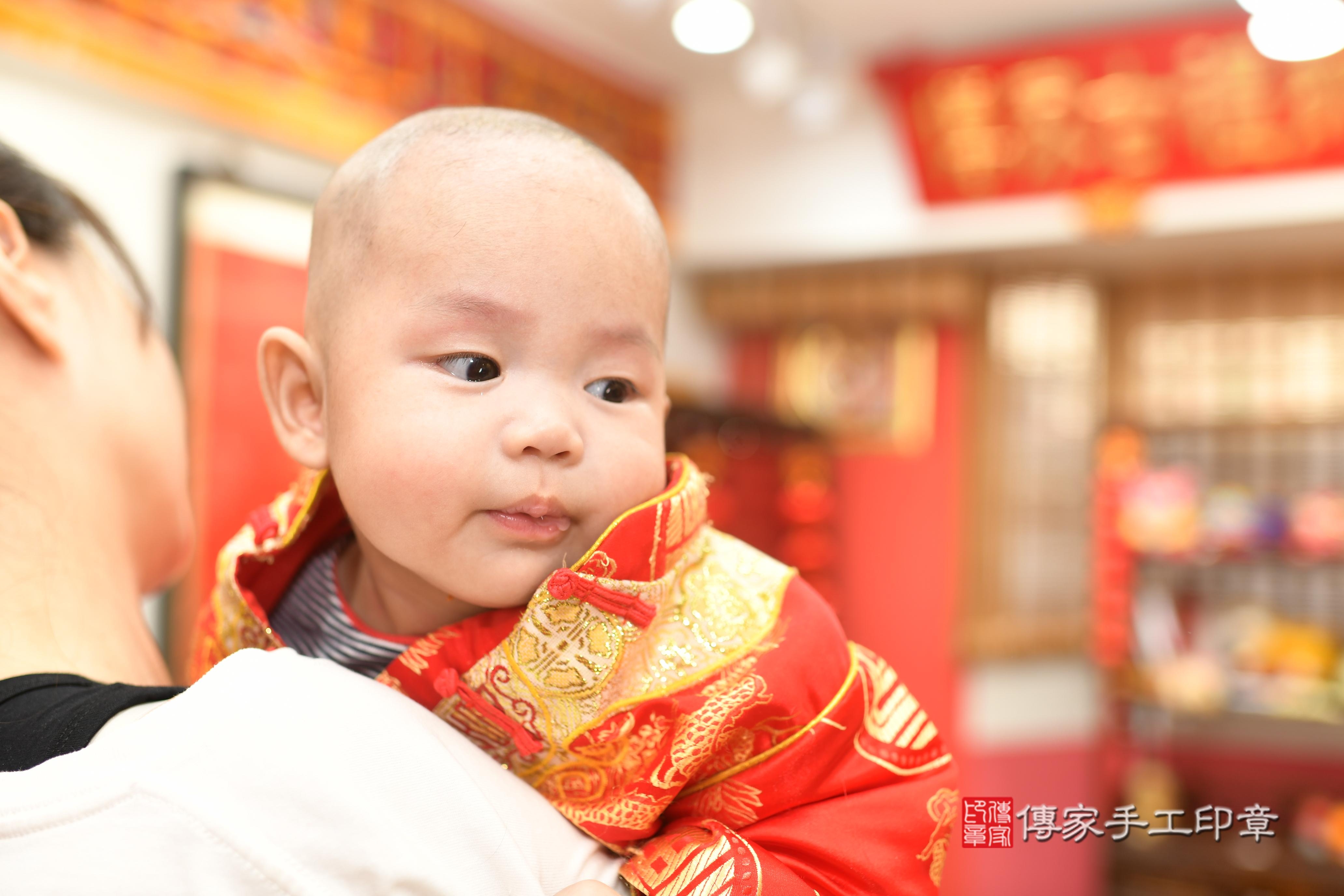 傳家手工印章高雄店、抓周、度脺、中國風會場、傳家嬰兒古禮、吉祥話、抓周道具物品24種、拍照。抓周證書。寶寶抓周、滿周歲、生日快樂、祝福