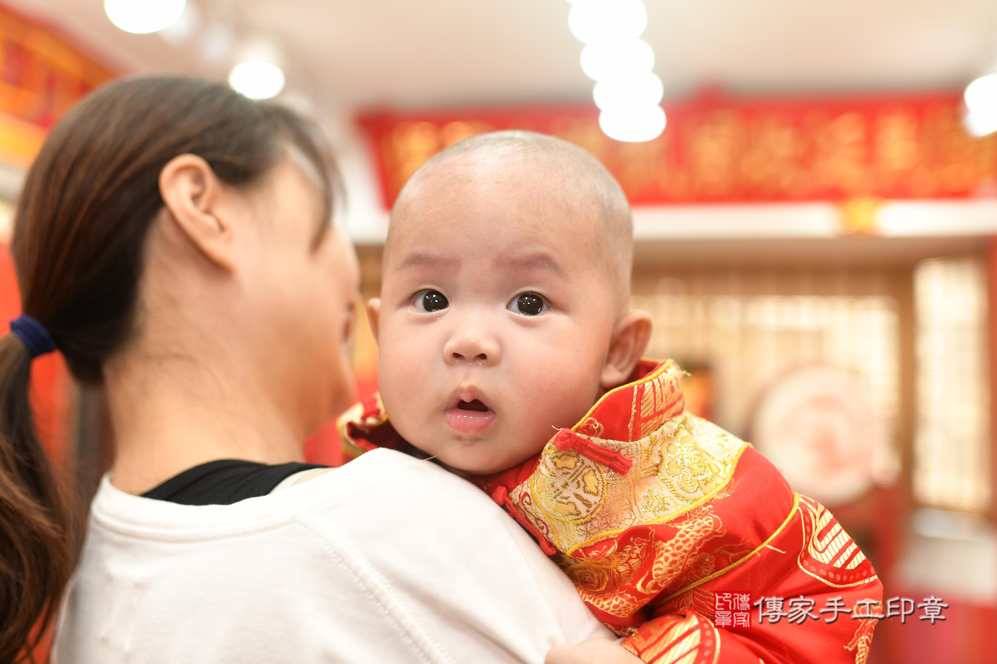 傳家手工印章高雄店、抓周、度脺、中國風會場、傳家嬰兒古禮、吉祥話、抓周道具物品24種、拍照。抓周證書。寶寶抓周、滿周歲、生日快樂、祝福