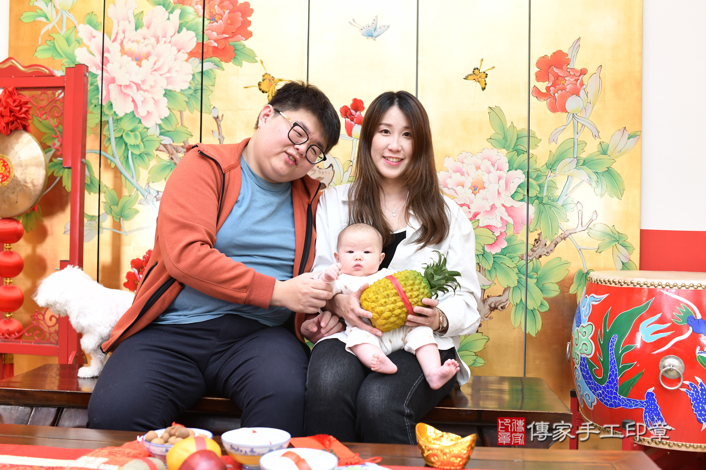 玲玲寶寶(台北市大同區嬰兒寶寶滿月剃頭理髮、嬰兒剃胎毛儀式吉祥話)。中國風會場，爸媽寶貝穿「日中韓」古裝禮服。專業拍照、證書。★購買「臍帶章、肚臍章、胎毛筆刷印章」贈送：剃頭、收涎、抓周，三選一。2025.1.1，照片8