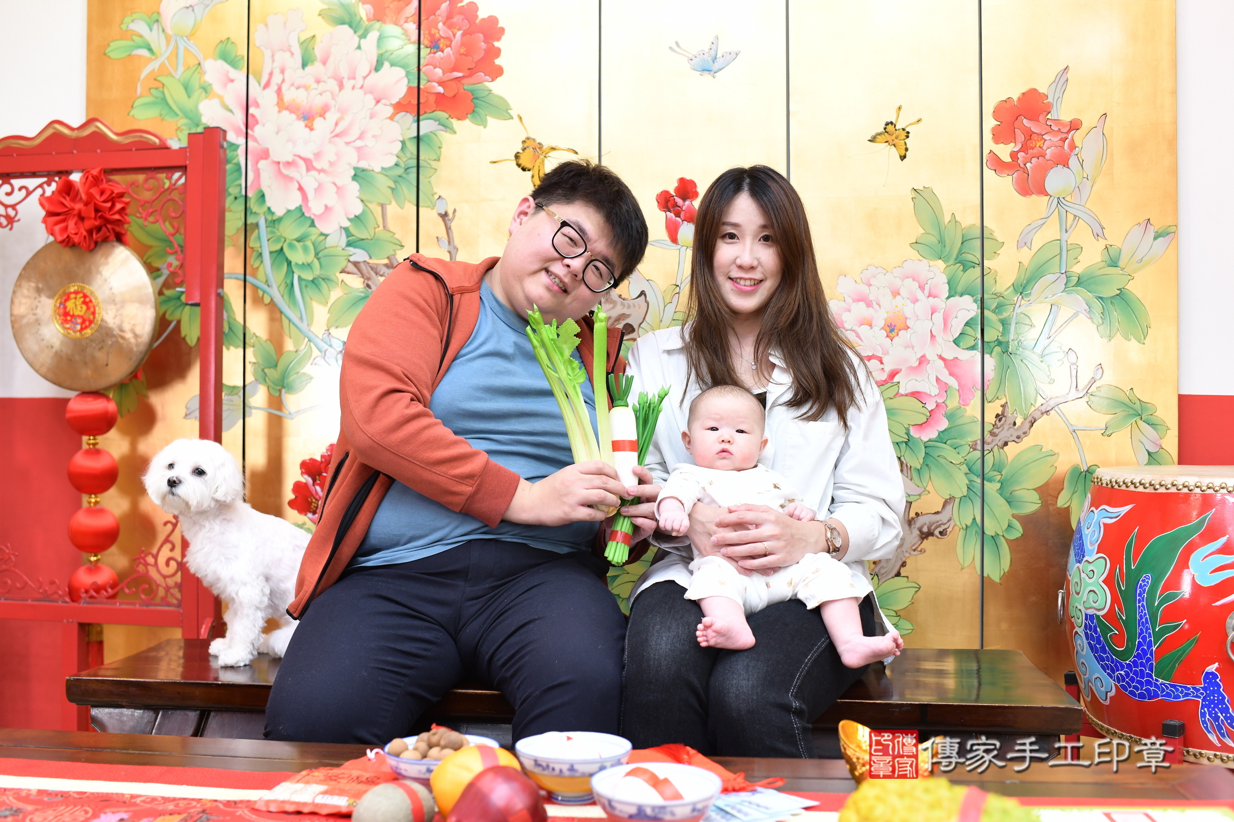 玲玲寶寶(台北市大同區嬰兒寶寶滿月剃頭理髮、嬰兒剃胎毛儀式吉祥話)。中國風會場，爸媽寶貝穿「日中韓」古裝禮服。專業拍照、證書。★購買「臍帶章、肚臍章、胎毛筆刷印章」贈送：剃頭、收涎、抓周，三選一。2025.1.1，照片7