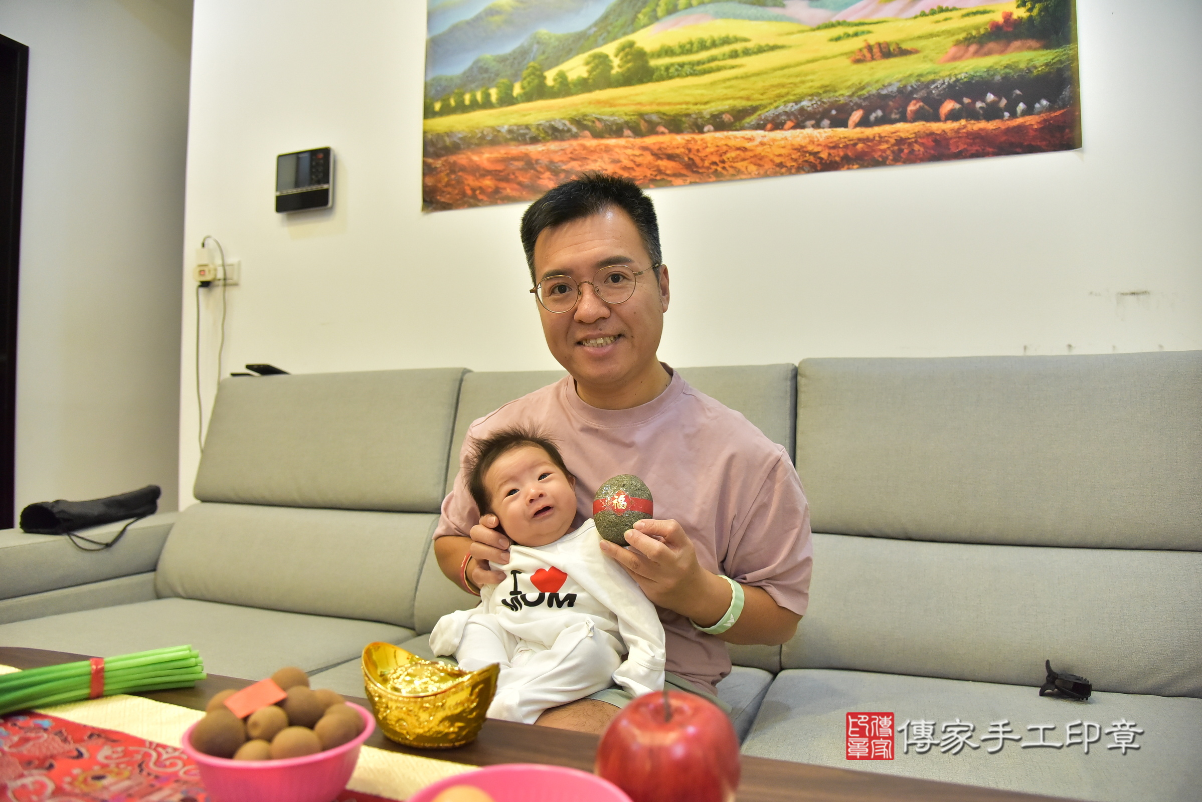 騏騏寶寶(新北市淡水區到府嬰兒騏騏寶寶滿月剃頭理髮、到府嬰兒剃胎毛儀式吉祥話)。到府剃頭剃胎毛主持、專業拍照、證書。★購買「臍帶章、肚臍章、胎毛筆刷印章」贈送：剃頭、收涎、抓周，三選一。2025.1.3，照片9