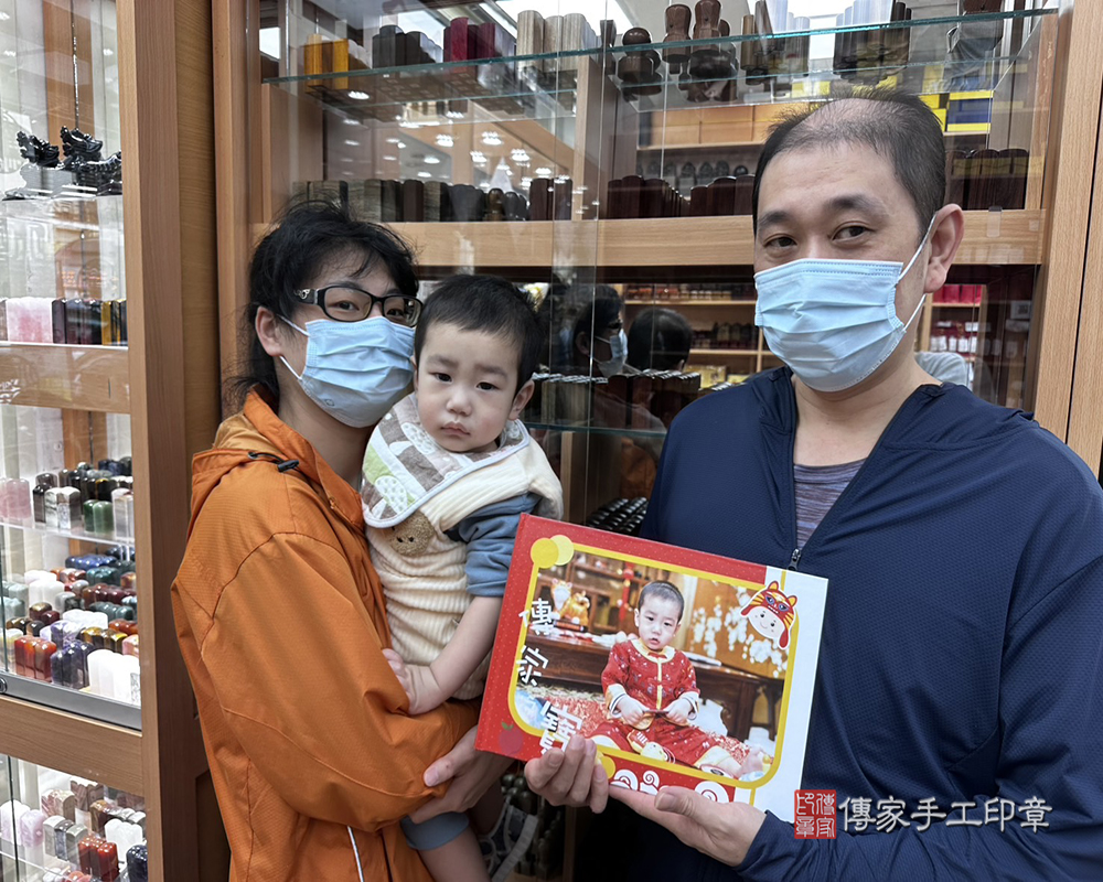 台南市南化區嘉嘉寶貝抓周推薦：傳家台南店抓周度脺中國風會場，嬰兒古禮抓周流程儀式吉祥話、抓周道具物品24種、拍照。抓周證書。2025.01.11