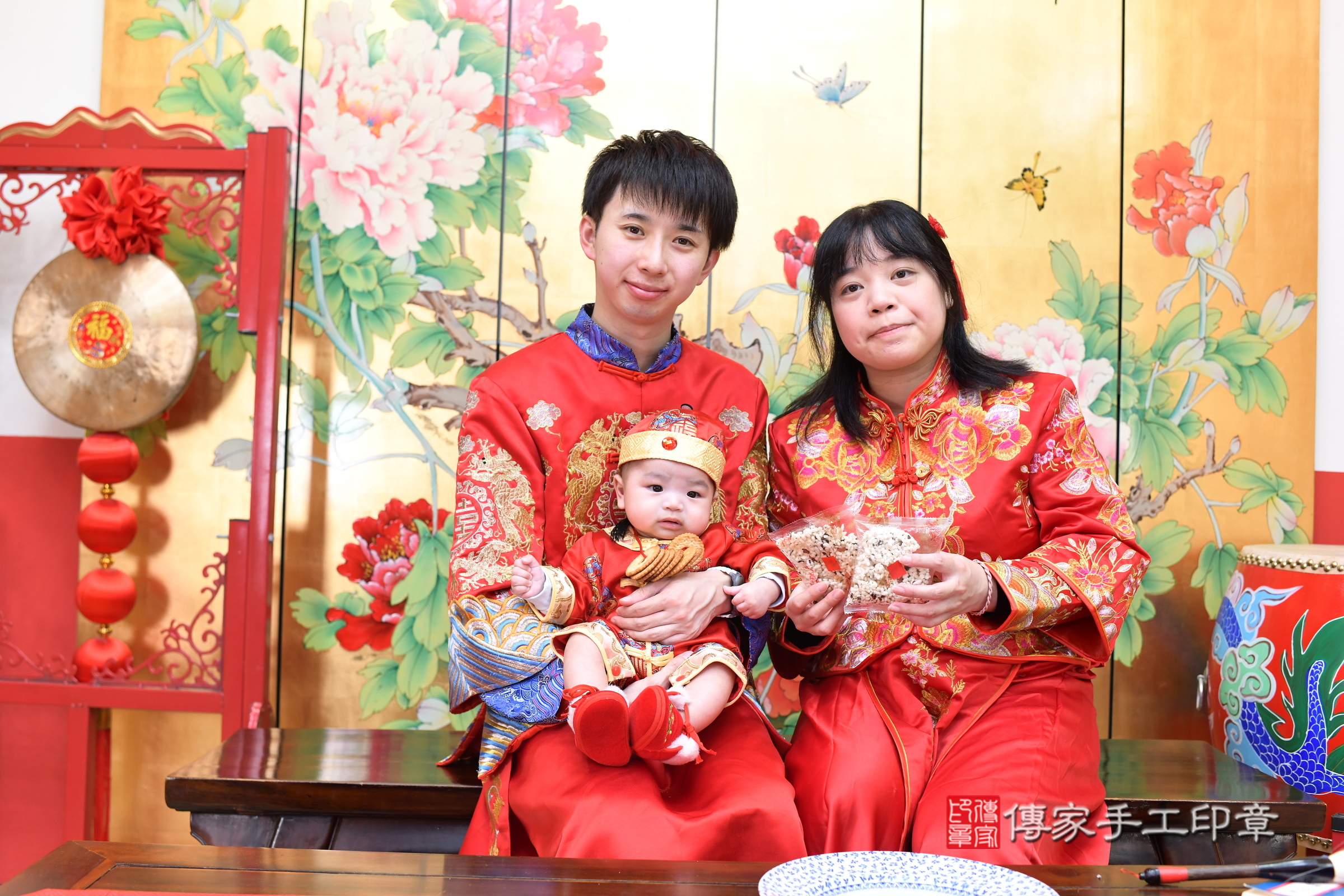 新北市永和區恩恩寶寶收涎推薦：傳家新北店收涎中國風會場，嬰兒古禮收涎收口水流程儀式、收涎吉祥話、收涎餅乾、收涎拍照。收涎證書。2025.1.1，照片13