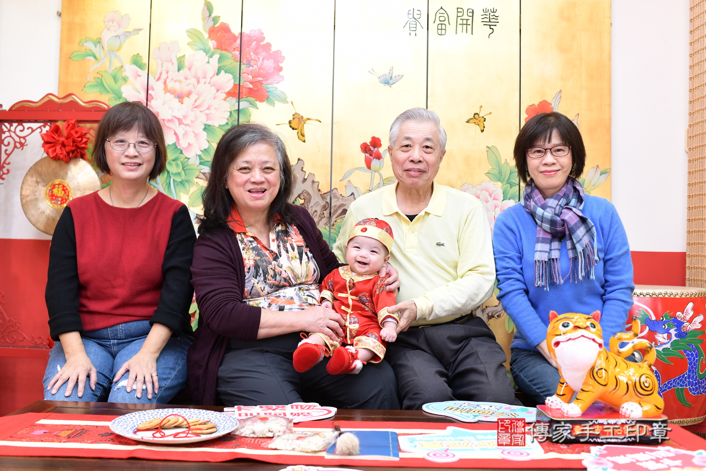 新北市永和區恩恩寶寶收涎推薦：傳家新北店收涎中國風會場，嬰兒古禮收涎收口水流程儀式、收涎吉祥話、收涎餅乾、收涎拍照。收涎證書。2025.1.1，照片5