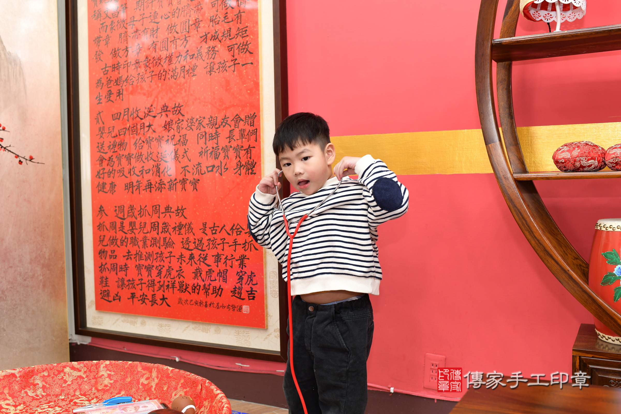 新北市永和區小宇寶寶收涎推薦：傳家新北店收涎中國風會場，嬰兒古禮收涎收口水流程儀式、收涎吉祥話、收涎餅乾、收涎拍照。收涎證書。2025.1.11，照片6
