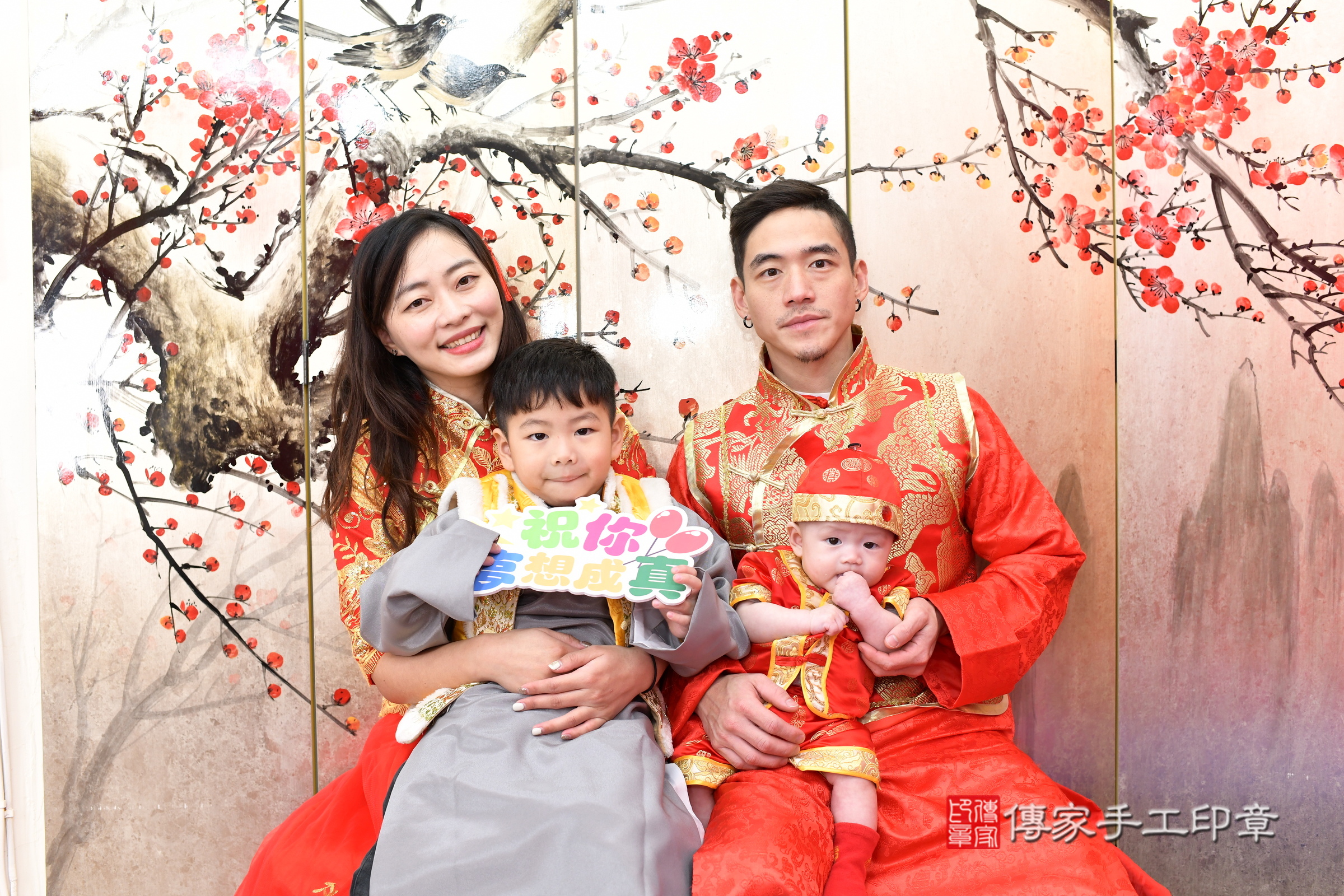 新北市永和區小宇寶寶收涎推薦：傳家新北店收涎中國風會場，嬰兒古禮收涎收口水流程儀式、收涎吉祥話、收涎餅乾、收涎拍照。收涎證書。2025.1.11，照片4
