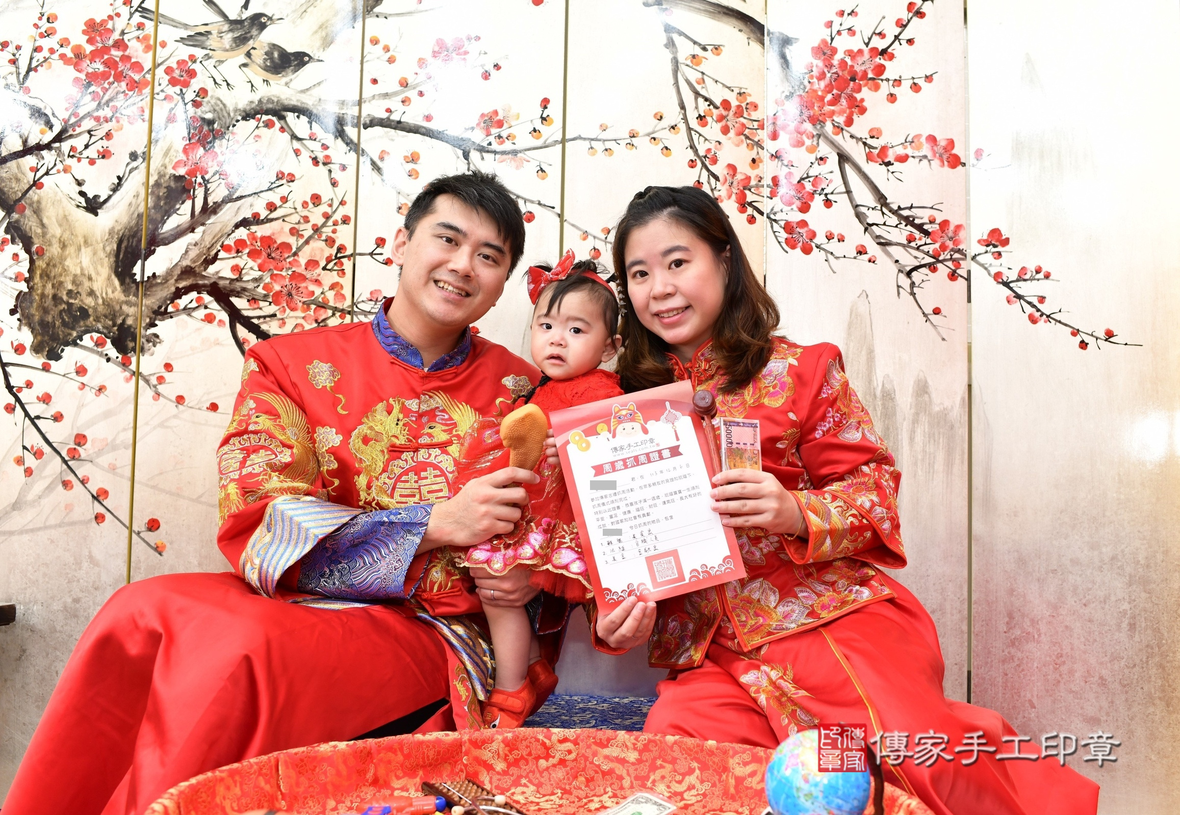 新北市永和區錡錡寶寶抓周推薦：傳家新北店抓周度脺中國風會場，嬰兒古禮抓周流程儀式吉祥話、抓周道具物品24種、拍照。抓周證書。2024.12.7，照片13