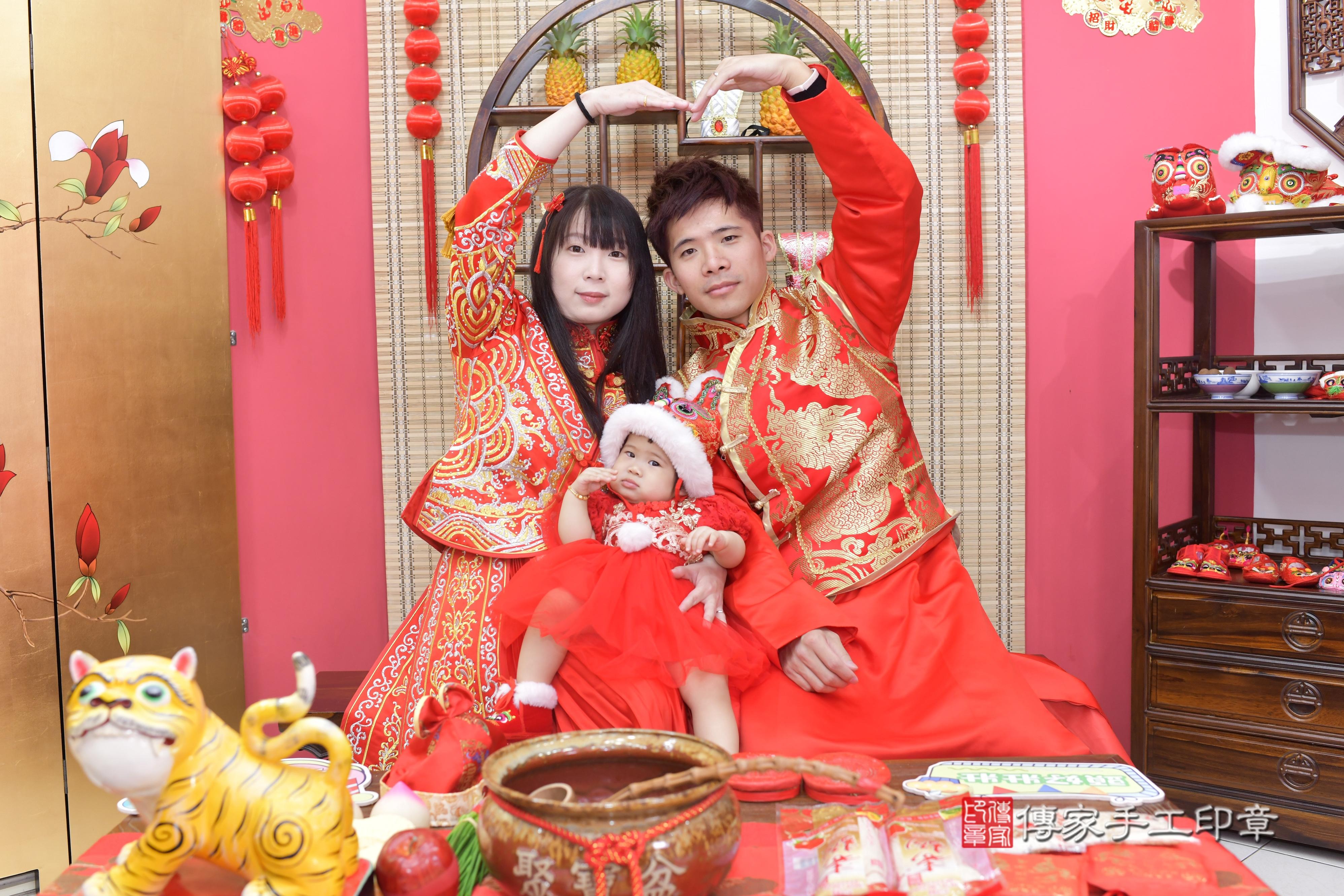 傳家手工印章新竹店、抓周、度脺、中國風會場、傳家嬰兒古禮、吉祥話、抓周道具物品24種、拍照。抓周證書。寶寶抓周、滿周歲、生日快樂、祝福