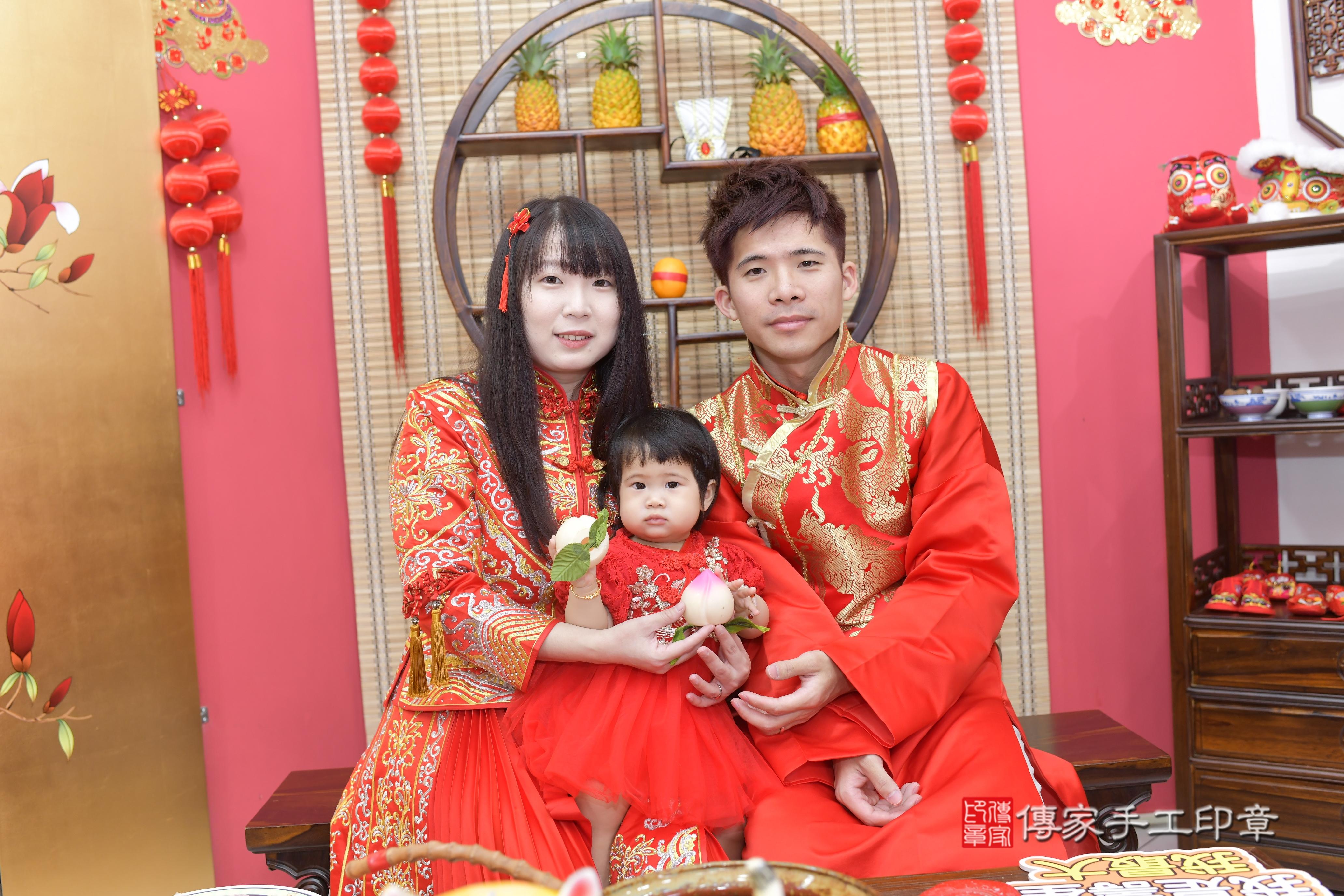 傳家手工印章新竹店、抓周、度脺、中國風會場、傳家嬰兒古禮、吉祥話、抓周道具物品24種、拍照。抓周證書。寶寶抓周、滿周歲、生日快樂、祝福