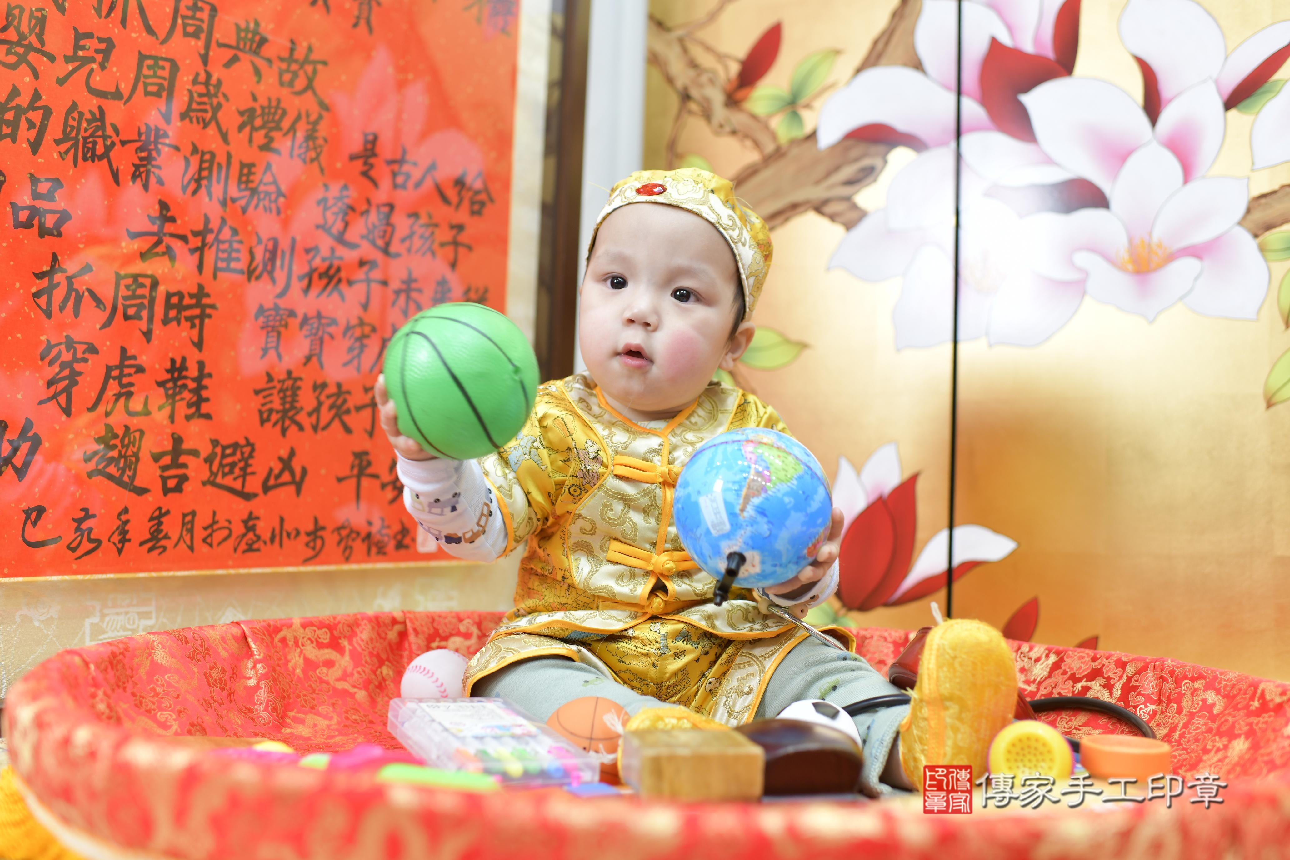 從古時傳承至今的「抓周」儀式,是寶寶滿周 .....照:15