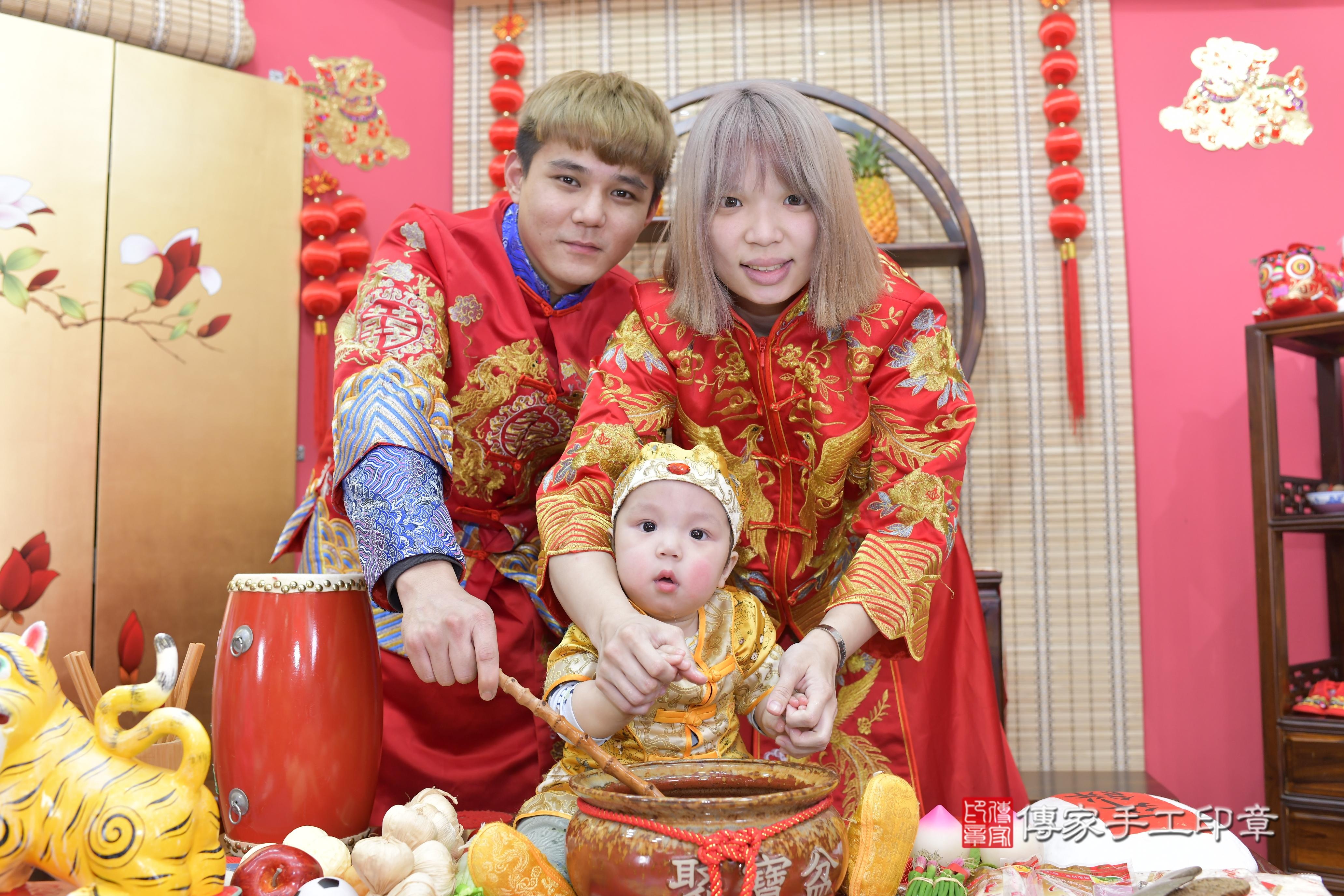 傳家手工印章新竹店、抓周、度脺、中國風會場、傳家嬰兒古禮、吉祥話、抓周道具物品24種、拍照。抓周證書。寶寶抓周、滿周歲、生日快樂、祝福