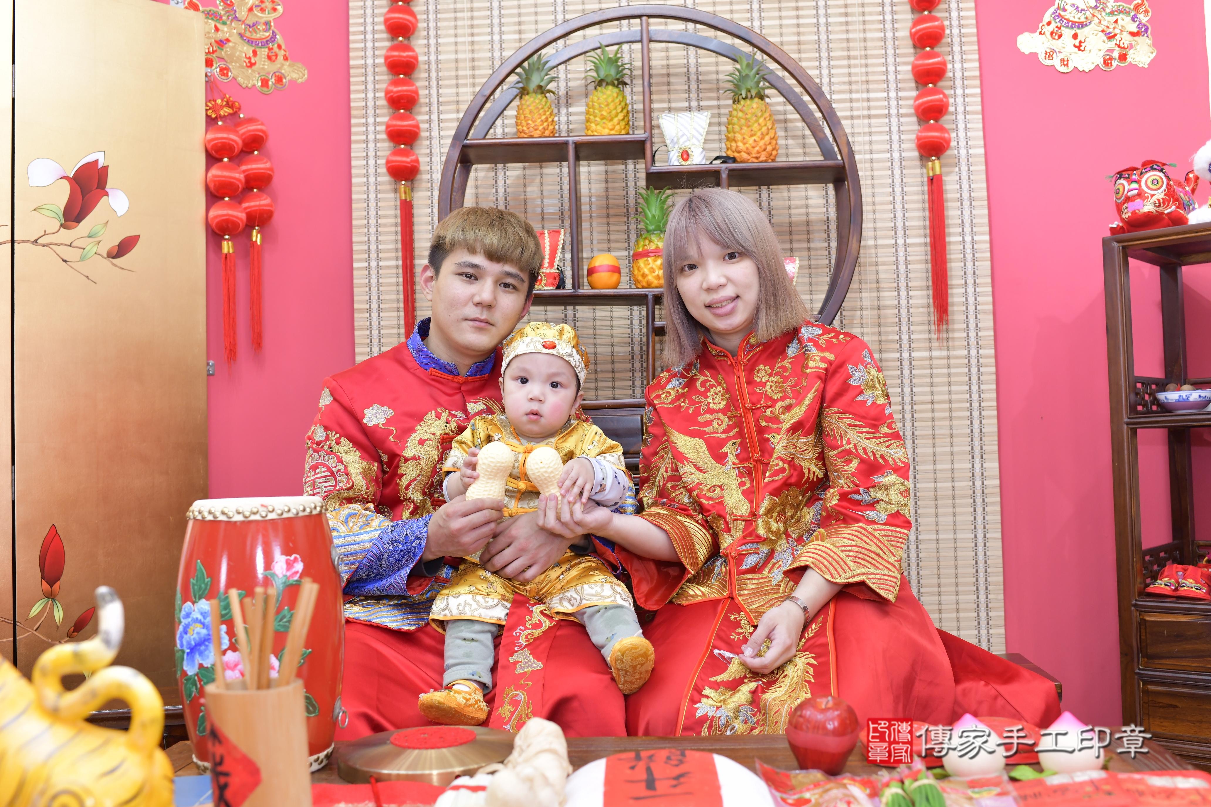 傳家手工印章新竹店、抓周、度脺、中國風會場、傳家嬰兒古禮、吉祥話、抓周道具物品24種、拍照。抓周證書。寶寶抓周、滿周歲、生日快樂、祝福