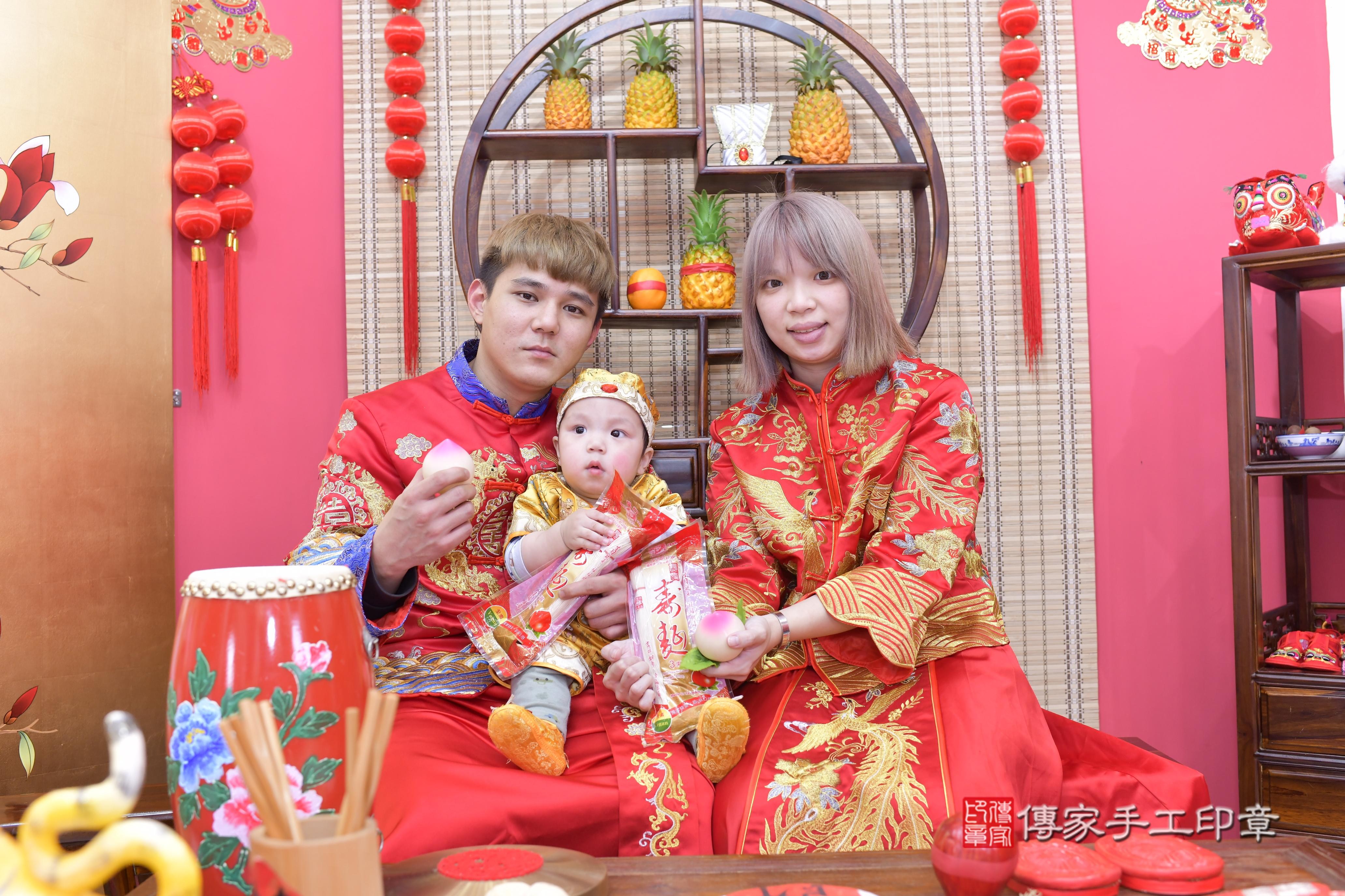 傳家手工印章新竹店、抓周、度脺、中國風會場、傳家嬰兒古禮、吉祥話、抓周道具物品24種、拍照。抓周證書。寶寶抓周、滿周歲、生日快樂、祝福