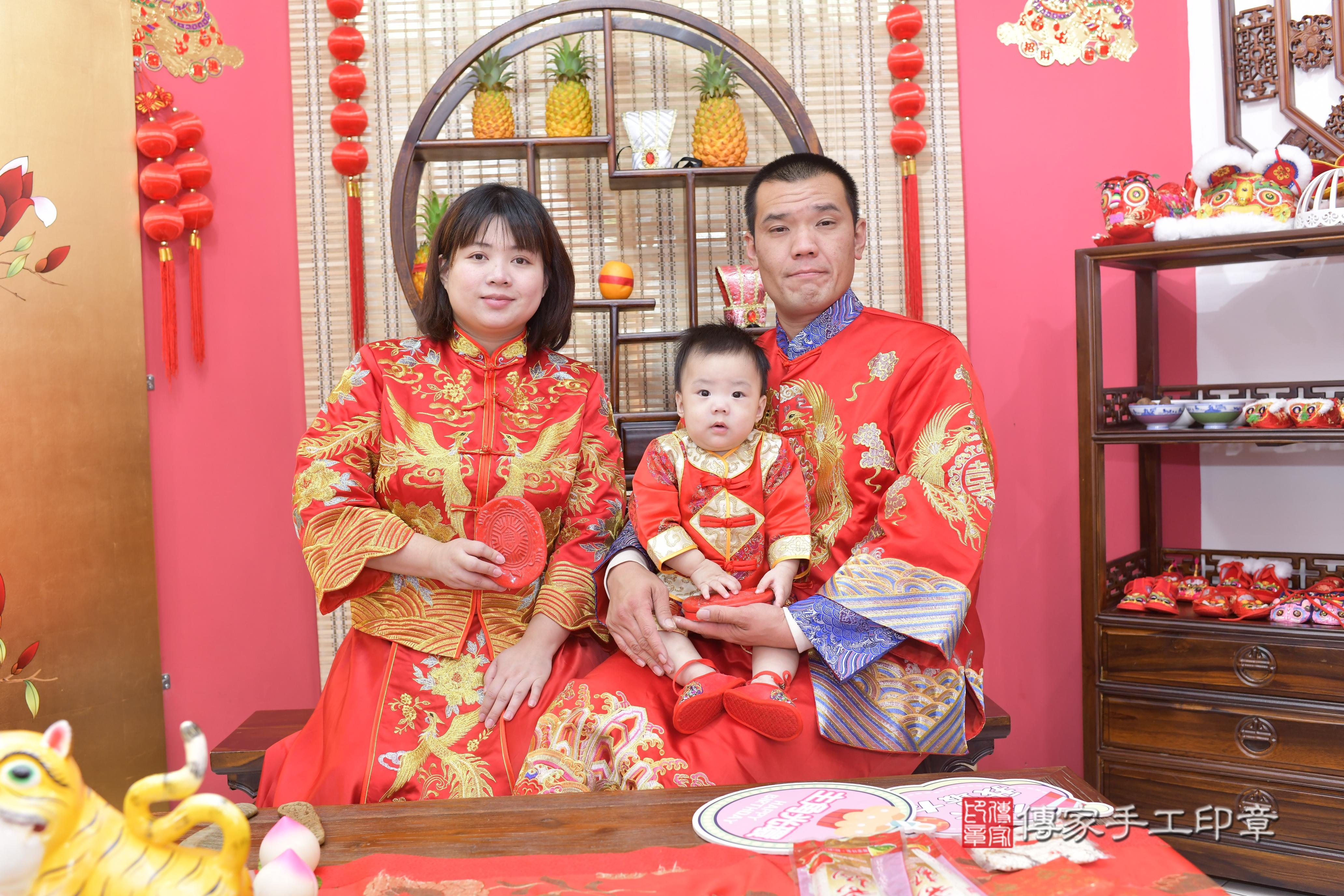 傳家手工印章新竹店、抓周、度脺、中國風會場、傳家嬰兒古禮、吉祥話、抓周道具物品24種、拍照。抓周證書。寶寶抓周、滿周歲、生日快樂、祝福