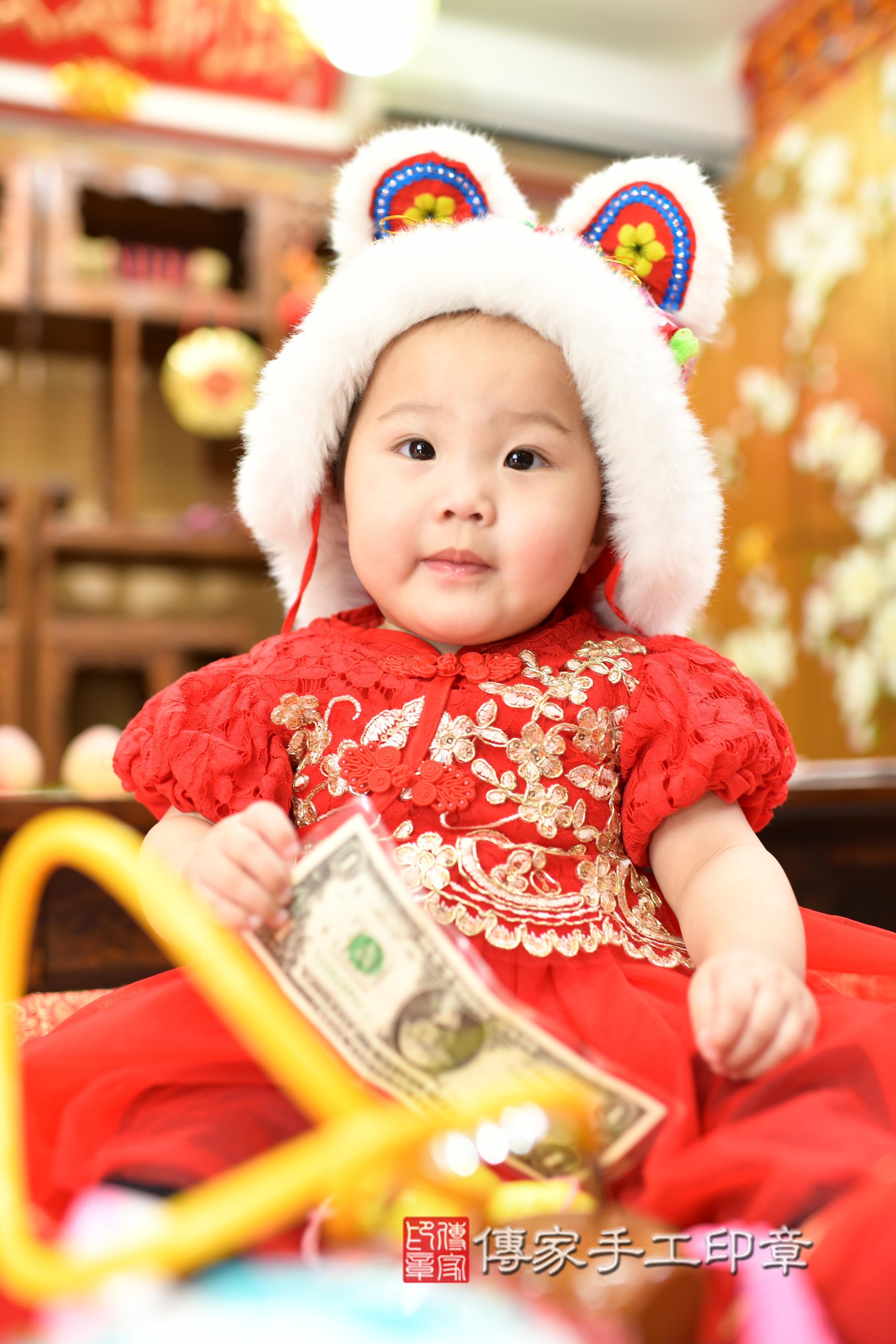 傳家手工印章台南店、抓周、度脺、中國風會場、傳家嬰兒古禮、吉祥話、抓周道具物品24種、拍照。抓周證書。寶寶抓周、滿周歲、生日快樂、祝福