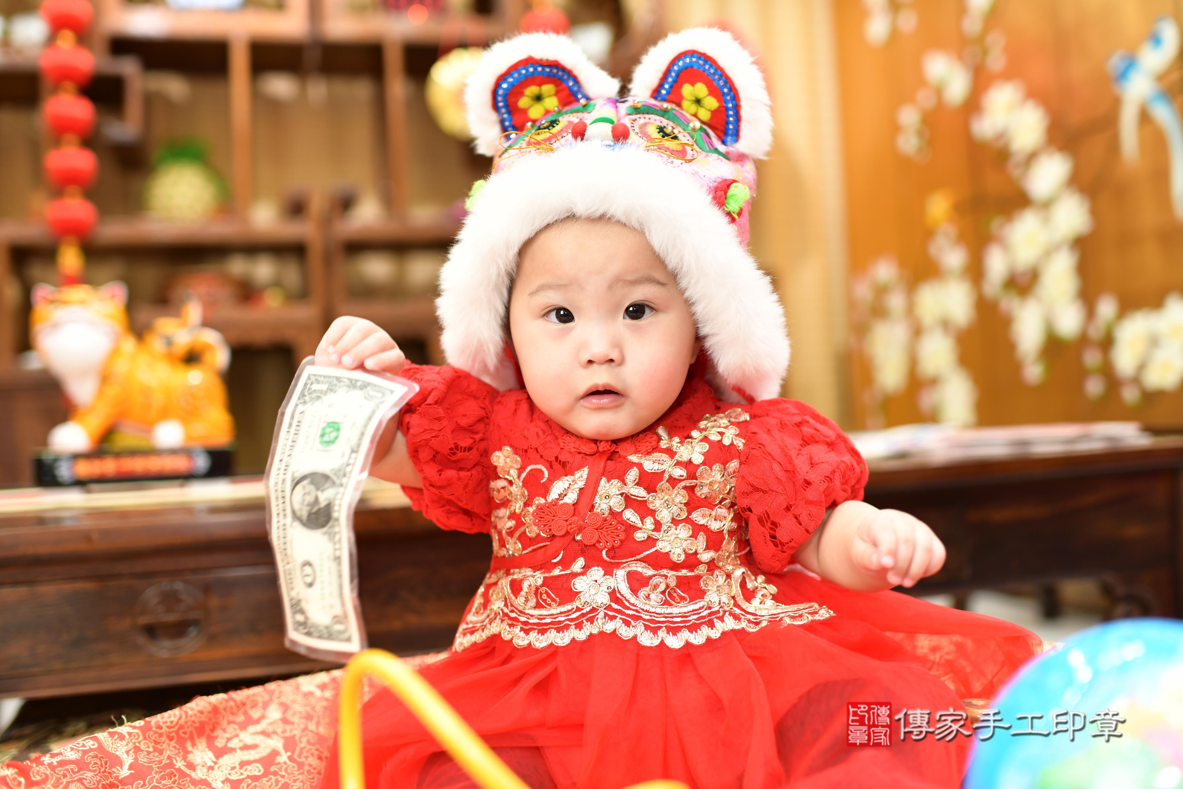 傳家手工印章台南店、抓周、度脺、中國風會場、傳家嬰兒古禮、吉祥話、抓周道具物品24種、拍照。抓周證書。寶寶抓周、滿周歲、生日快樂、祝福