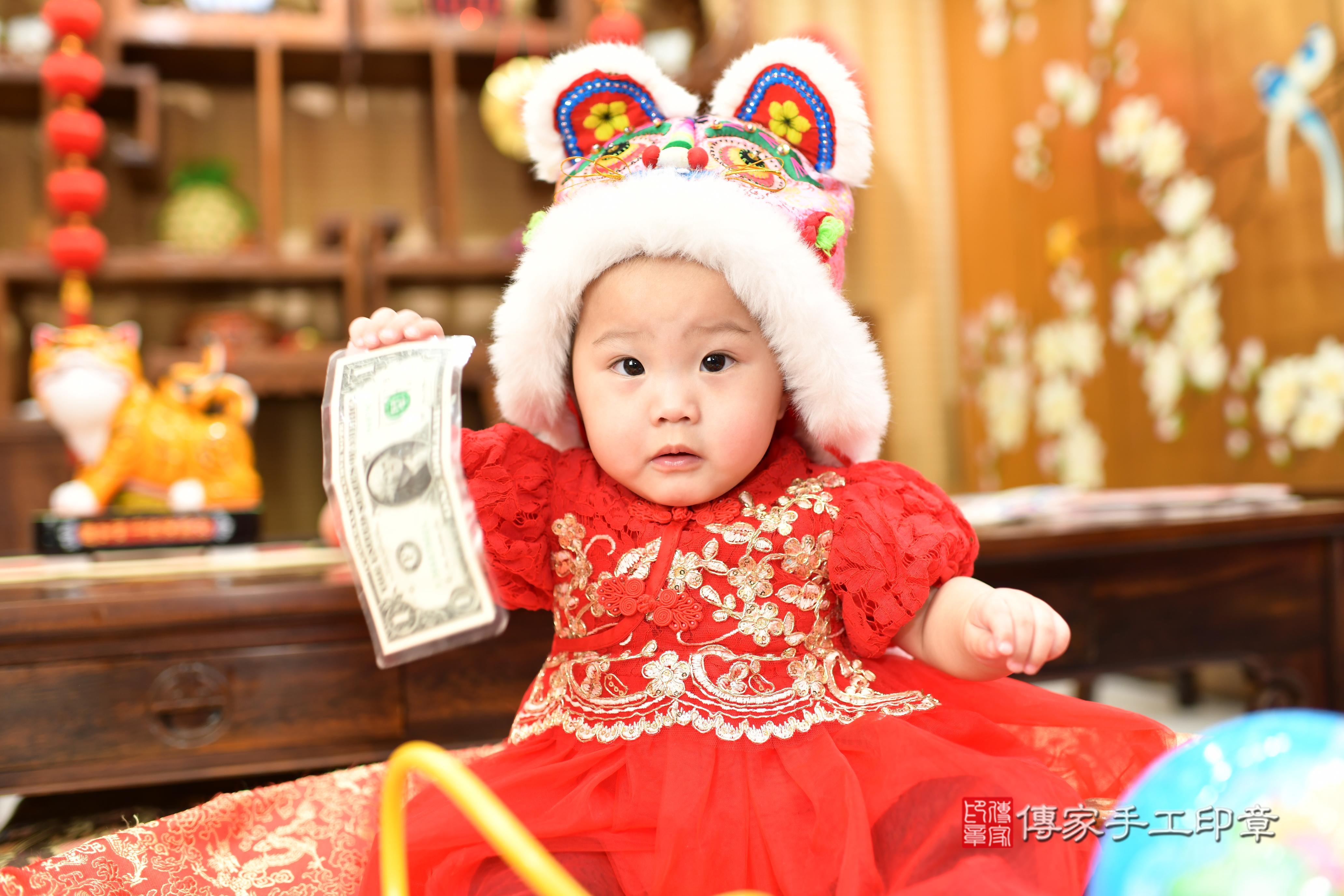 傳家手工印章台南店、抓周、度脺、中國風會場、傳家嬰兒古禮、吉祥話、抓周道具物品24種、拍照。抓周證書。寶寶抓周、滿周歲、生日快樂、祝福