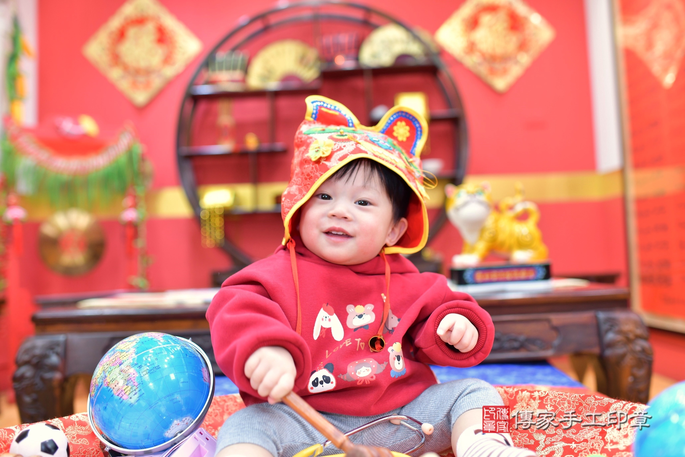 桃園市八德區陞陞寶寶抓周推薦：傳家桃園店抓周度脺中國風會場，嬰兒古禮抓周流程儀式吉祥話、抓周道具物品24種、拍照。抓周證書。2025.1.13，照片10