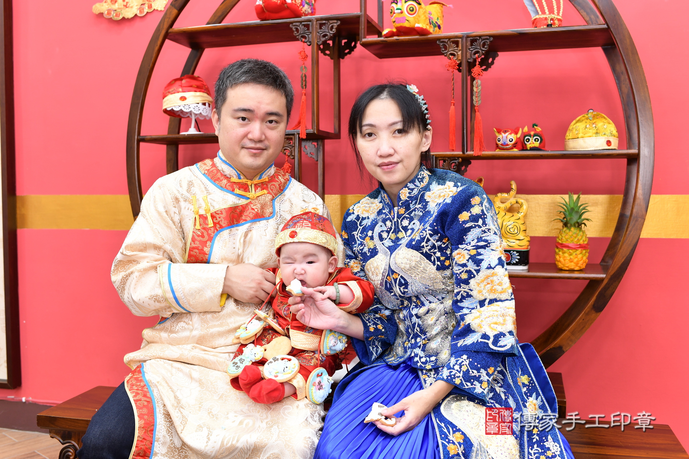 新北市永和區小迪寶寶收涎推薦：傳家新北店收涎中國風會場，嬰兒古禮收涎收口水流程儀式、收涎吉祥話、收涎餅乾、收涎拍照。收涎證書。2025.1.5，照片17