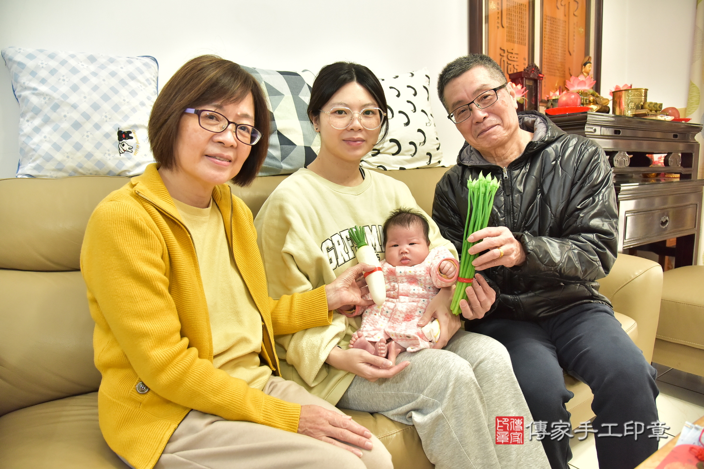 珈珈寶寶(基隆市安樂區到府嬰兒珈珈寶寶滿月剃頭理髮、到府嬰兒剃胎毛儀式吉祥話)。到府剃頭剃胎毛主持、專業拍照、證書。★購買「臍帶章、肚臍章、胎毛筆刷印章」贈送：剃頭、收涎、抓周，三選一。2025.1.13，照片13