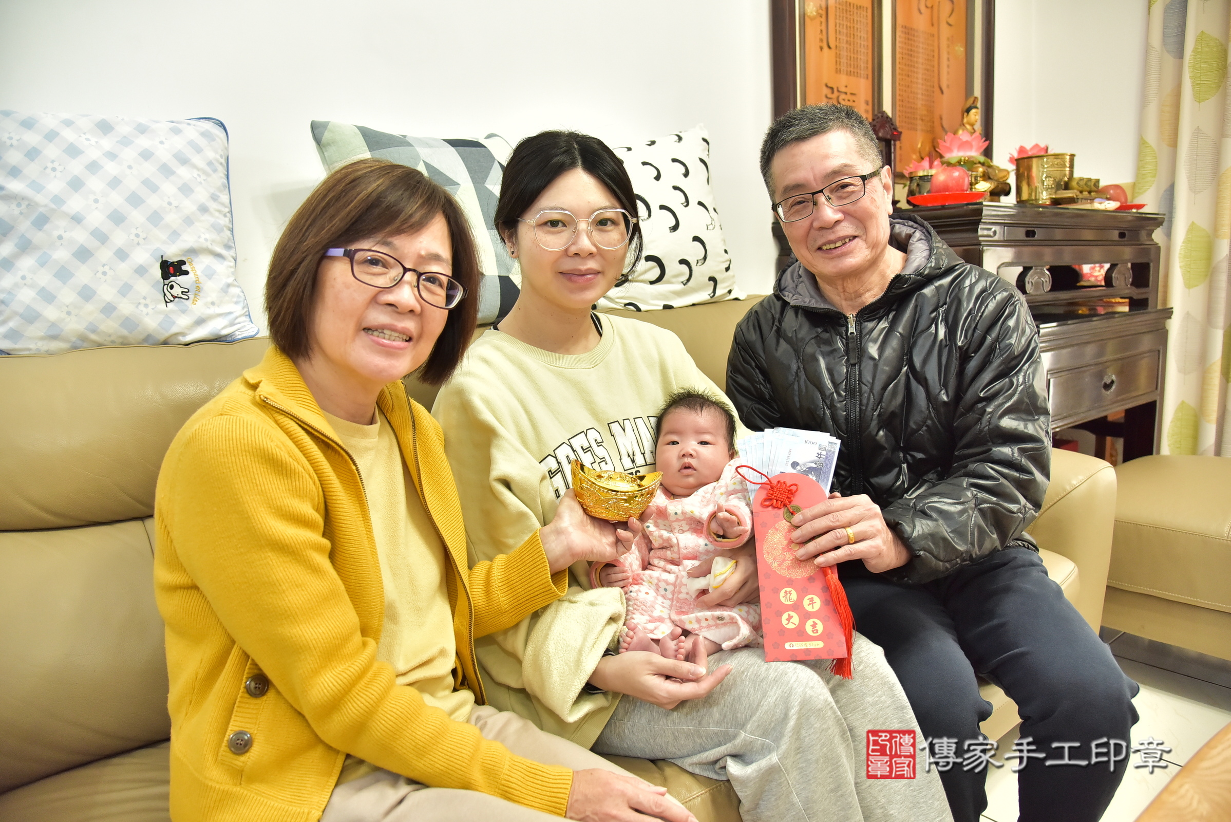 珈珈寶寶(基隆市安樂區到府嬰兒珈珈寶寶滿月剃頭理髮、到府嬰兒剃胎毛儀式吉祥話)。到府剃頭剃胎毛主持、專業拍照、證書。★購買「臍帶章、肚臍章、胎毛筆刷印章」贈送：剃頭、收涎、抓周，三選一。2025.1.13，照片17