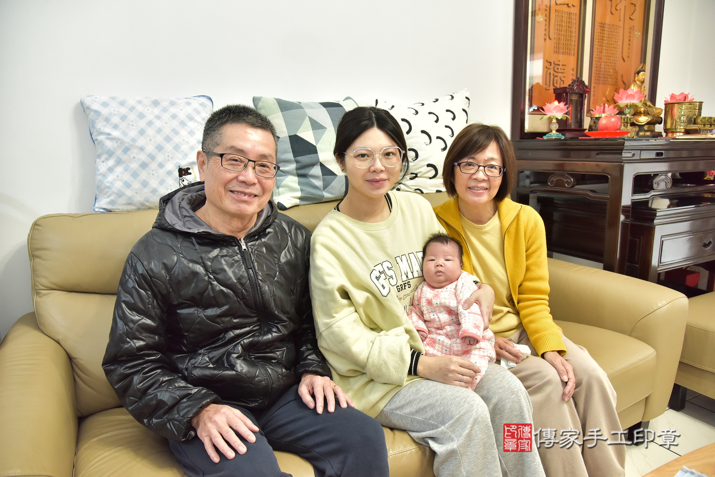 珈珈寶寶(基隆市安樂區到府嬰兒珈珈寶寶滿月剃頭理髮、到府嬰兒剃胎毛儀式吉祥話)。到府剃頭剃胎毛主持、專業拍照、證書。★購買「臍帶章、肚臍章、胎毛筆刷印章」贈送：剃頭、收涎、抓周，三選一。2025.1.13，照片2