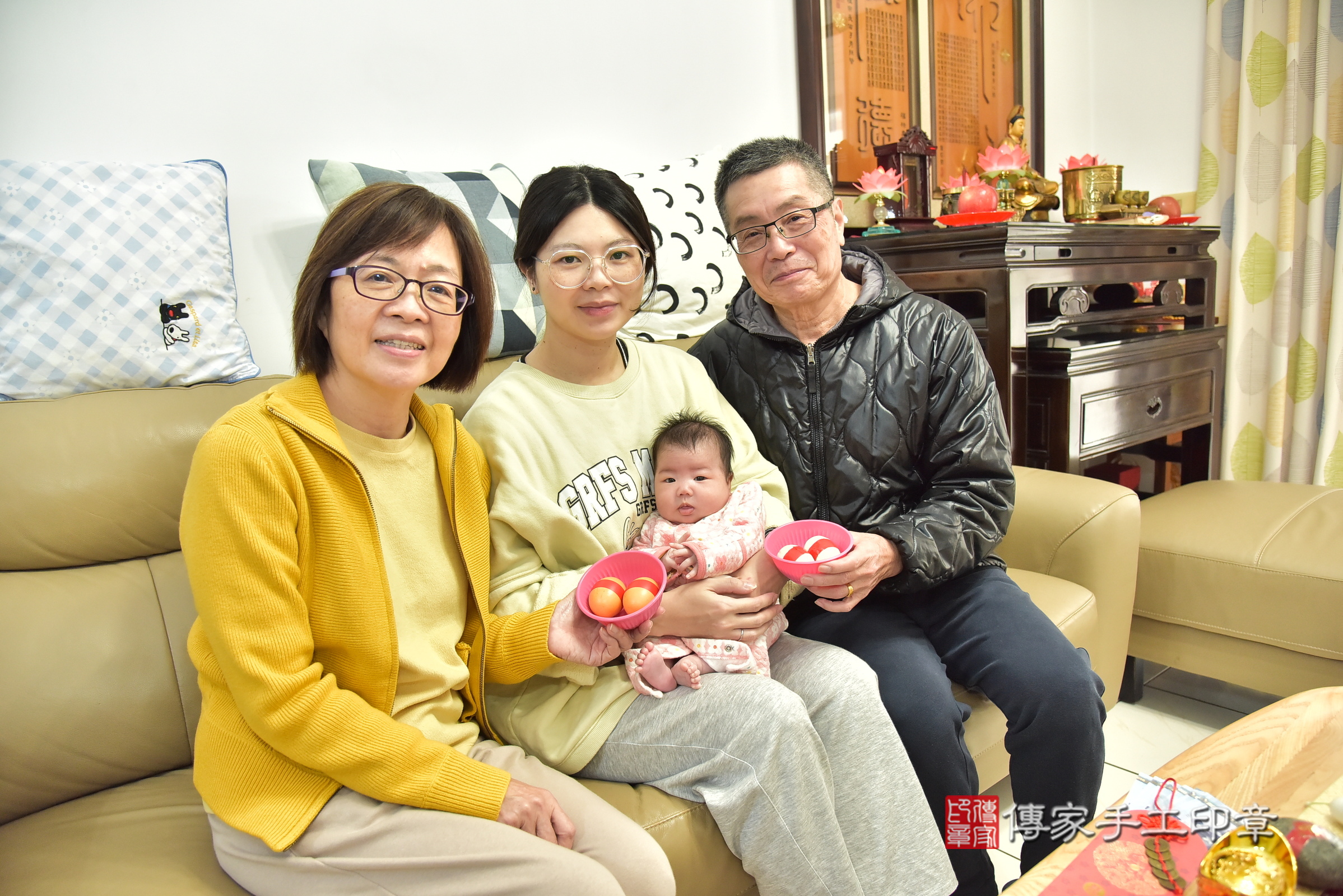 珈珈寶寶(基隆市安樂區到府嬰兒珈珈寶寶滿月剃頭理髮、到府嬰兒剃胎毛儀式吉祥話)。到府剃頭剃胎毛主持、專業拍照、證書。★購買「臍帶章、肚臍章、胎毛筆刷印章」贈送：剃頭、收涎、抓周，三選一。2025.1.13，照片4
