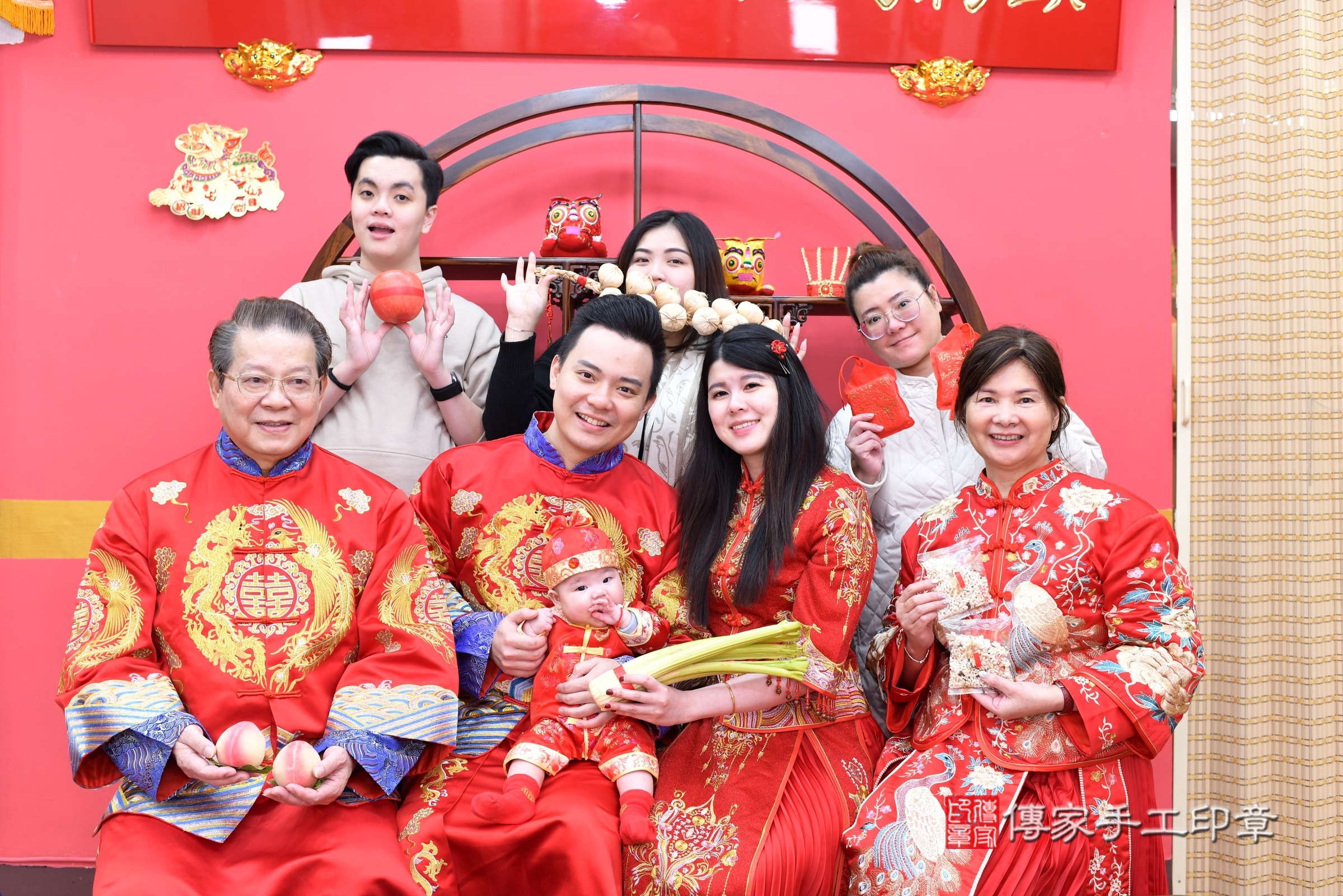 新北市永和區小璇寶寶收涎推薦：傳家新北店收涎中國風會場，嬰兒古禮收涎收口水流程儀式、收涎吉祥話、收涎餅乾、收涎拍照。收涎證書。2025.1.11，照片14