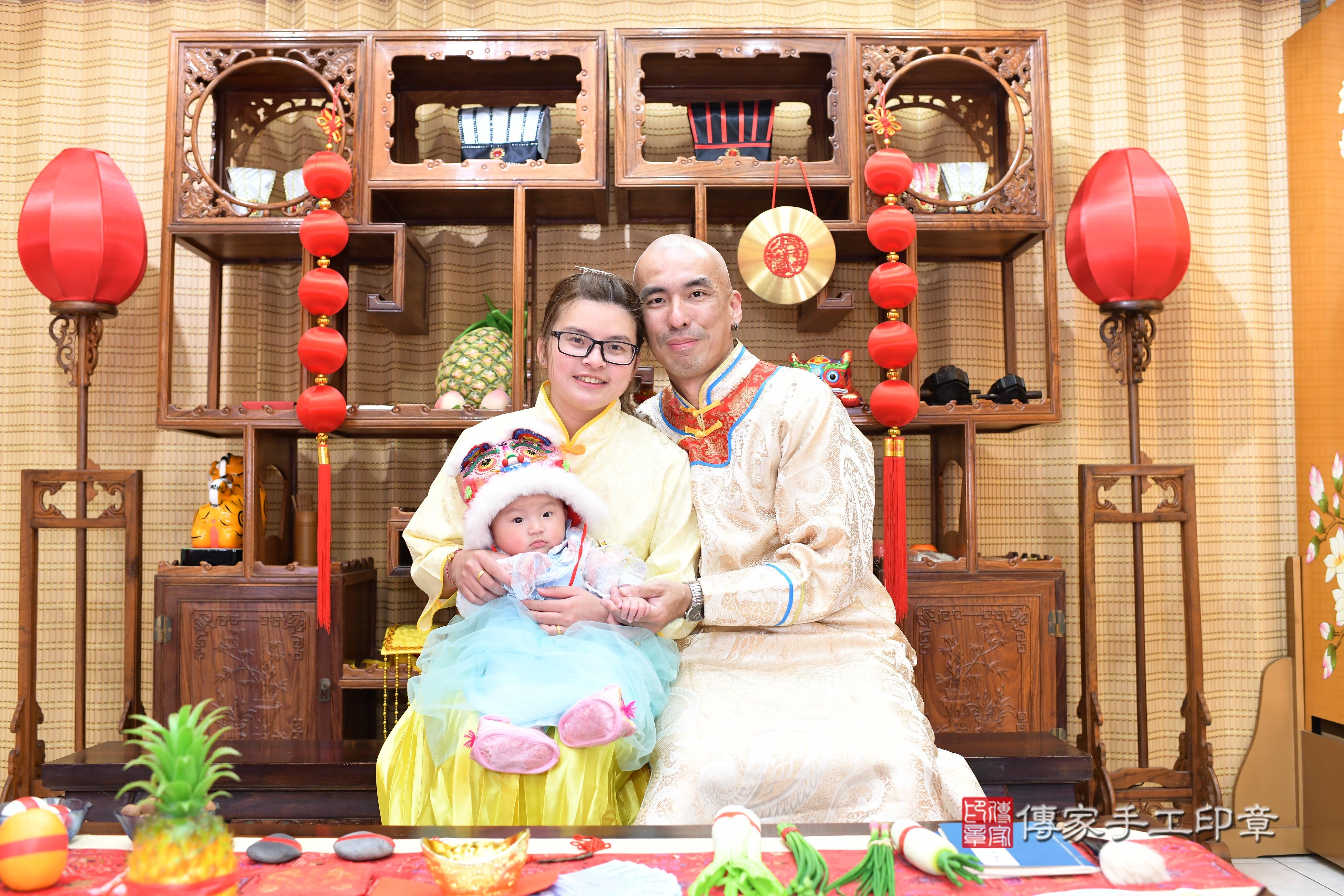 傳家手工印章台南店、抓周、度脺、中國風會場、傳家嬰兒古禮、吉祥話、抓周道具物品24種、拍照。抓周證書。寶寶抓周、滿周歲、生日快樂、祝福