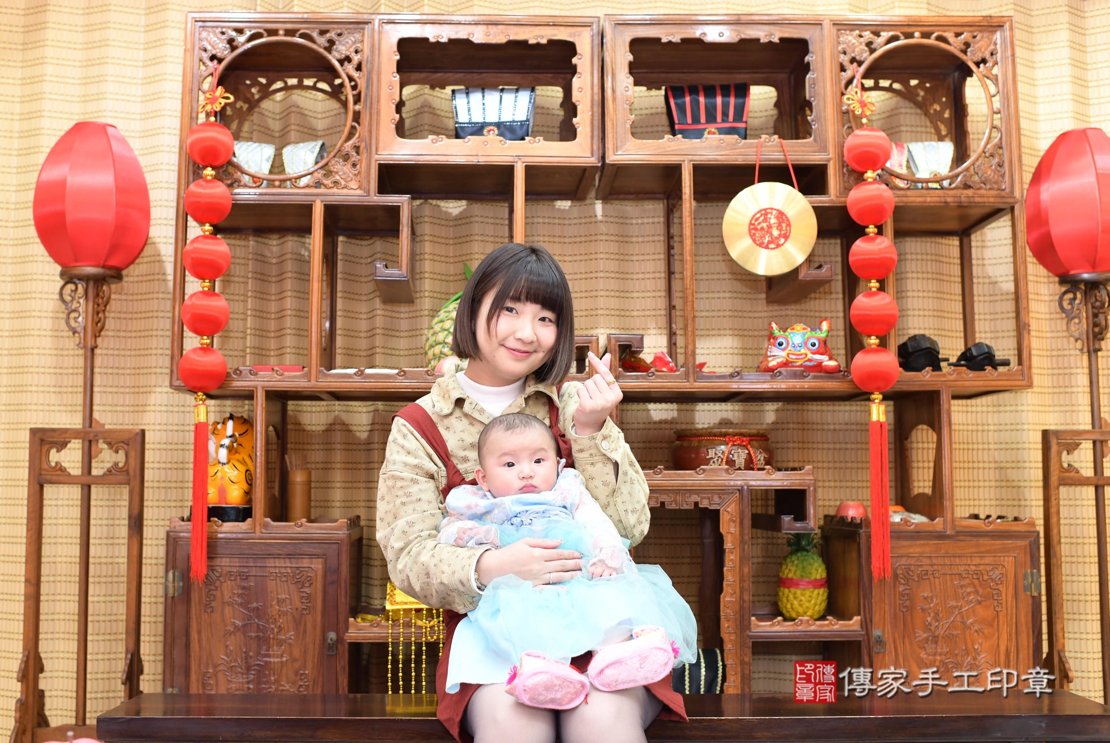 傳家手工印章台南店、抓周、度脺、中國風會場、傳家嬰兒古禮、吉祥話、抓周道具物品24種、拍照。抓周證書。寶寶抓周、滿周歲、生日快樂、祝福