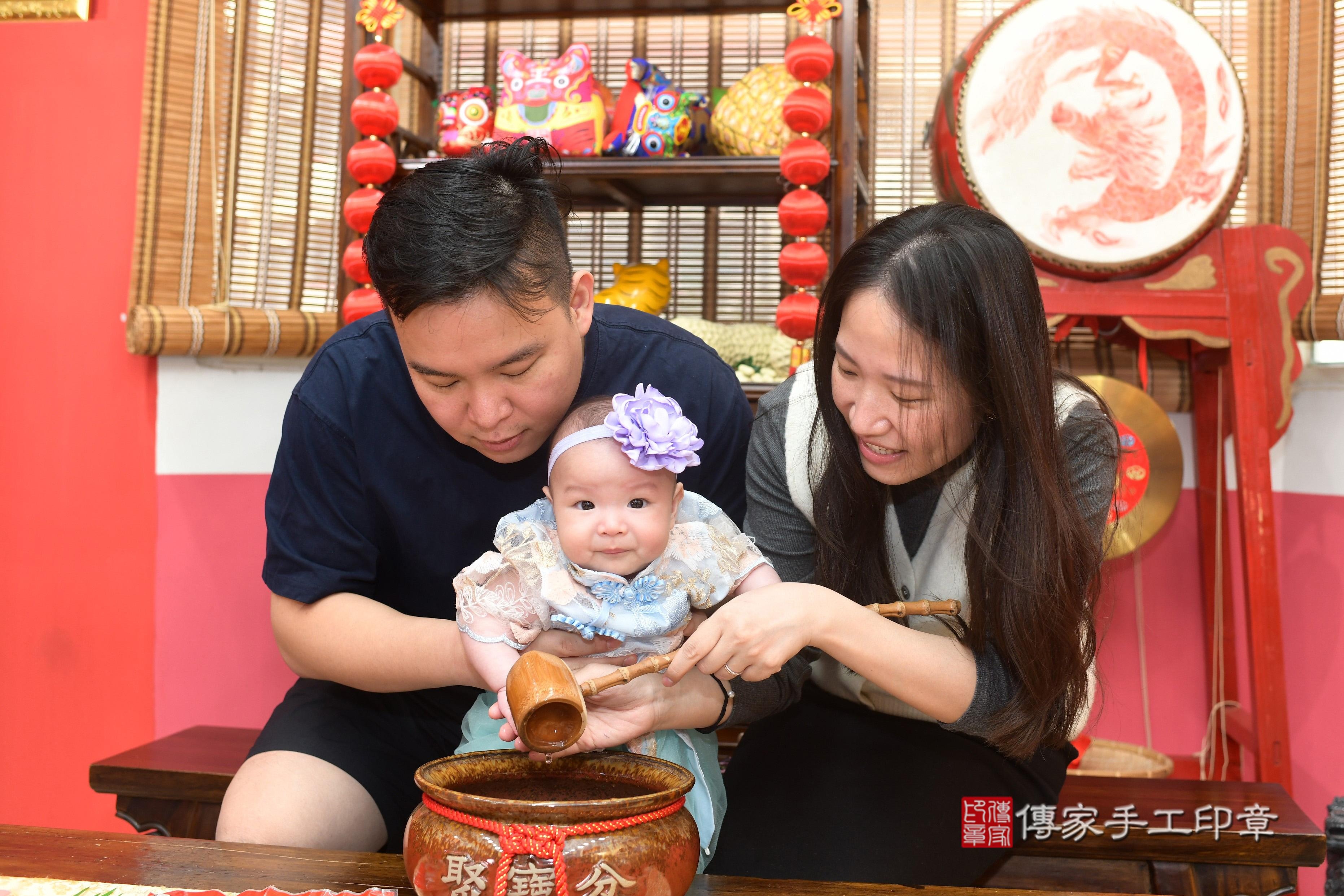 傳家手工印章高雄店、抓周、度脺、中國風會場、傳家嬰兒古禮、吉祥話、抓周道具物品24種、拍照。抓周證書。寶寶抓周、滿周歲、生日快樂、祝福
