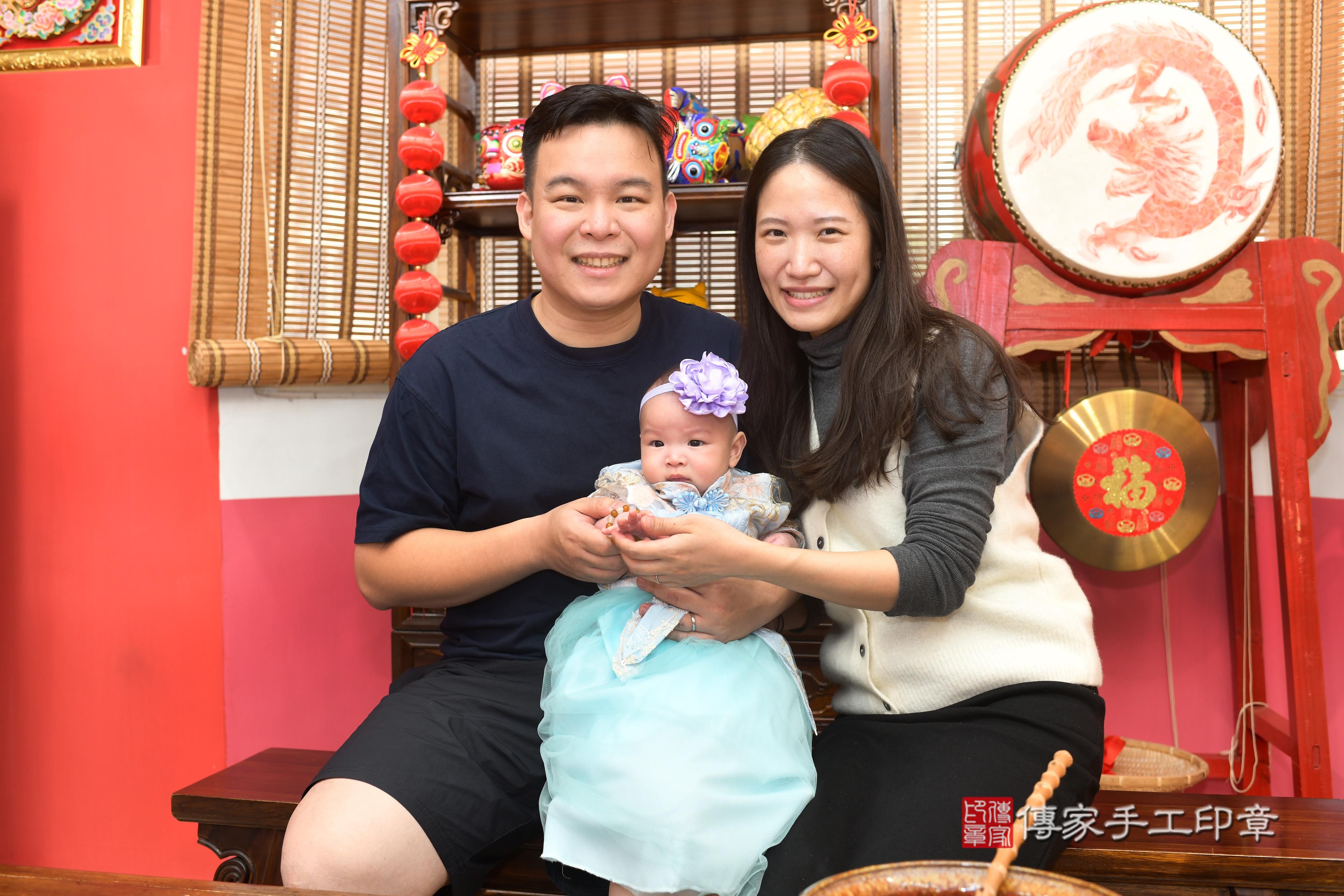 傳家手工印章高雄店、抓周、度脺、中國風會場、傳家嬰兒古禮、吉祥話、抓周道具物品24種、拍照。抓周證書。寶寶抓周、滿周歲、生日快樂、祝福
