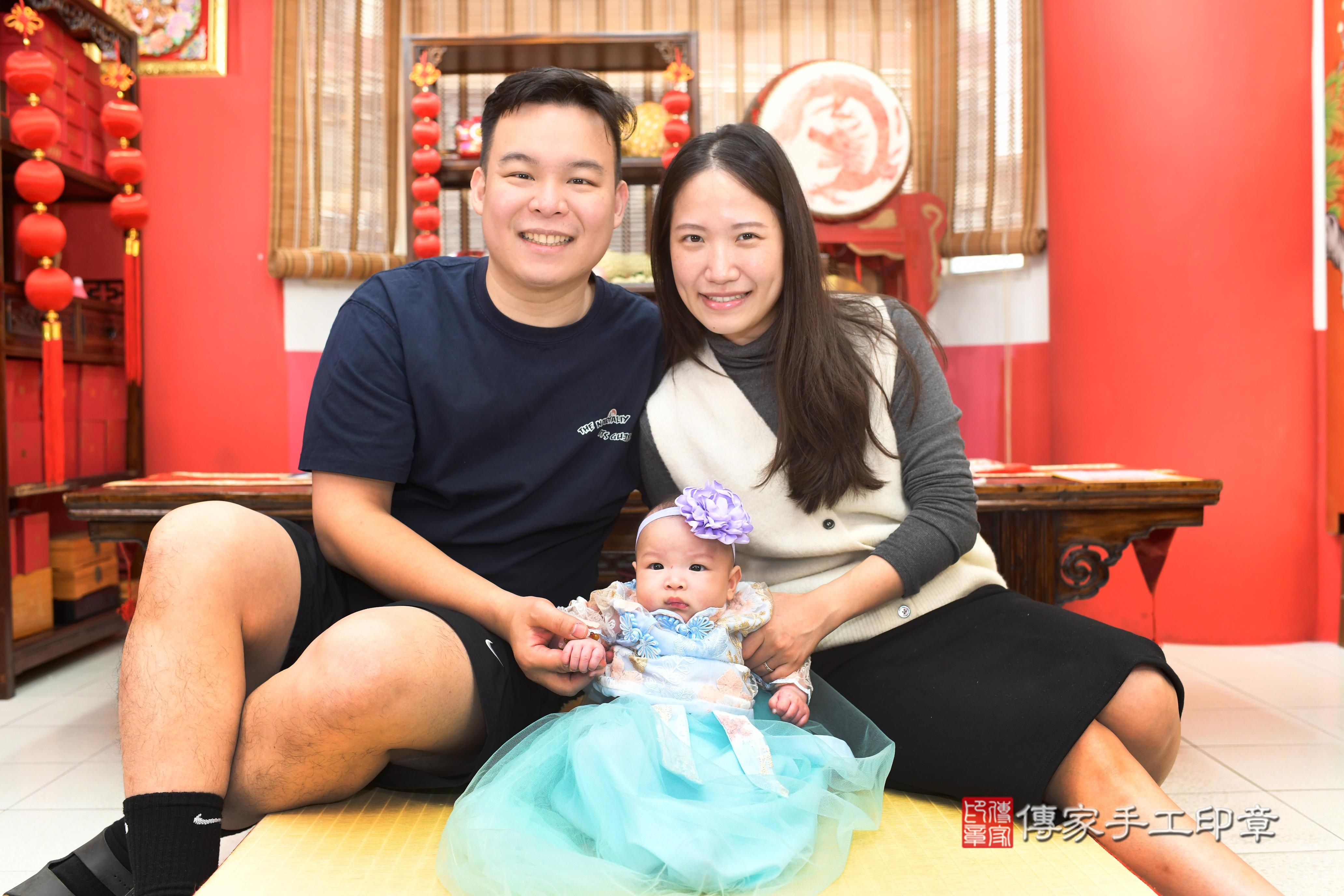 傳家手工印章高雄店、抓周、度脺、中國風會場、傳家嬰兒古禮、吉祥話、抓周道具物品24種、拍照。抓周證書。寶寶抓周、滿周歲、生日快樂、祝福