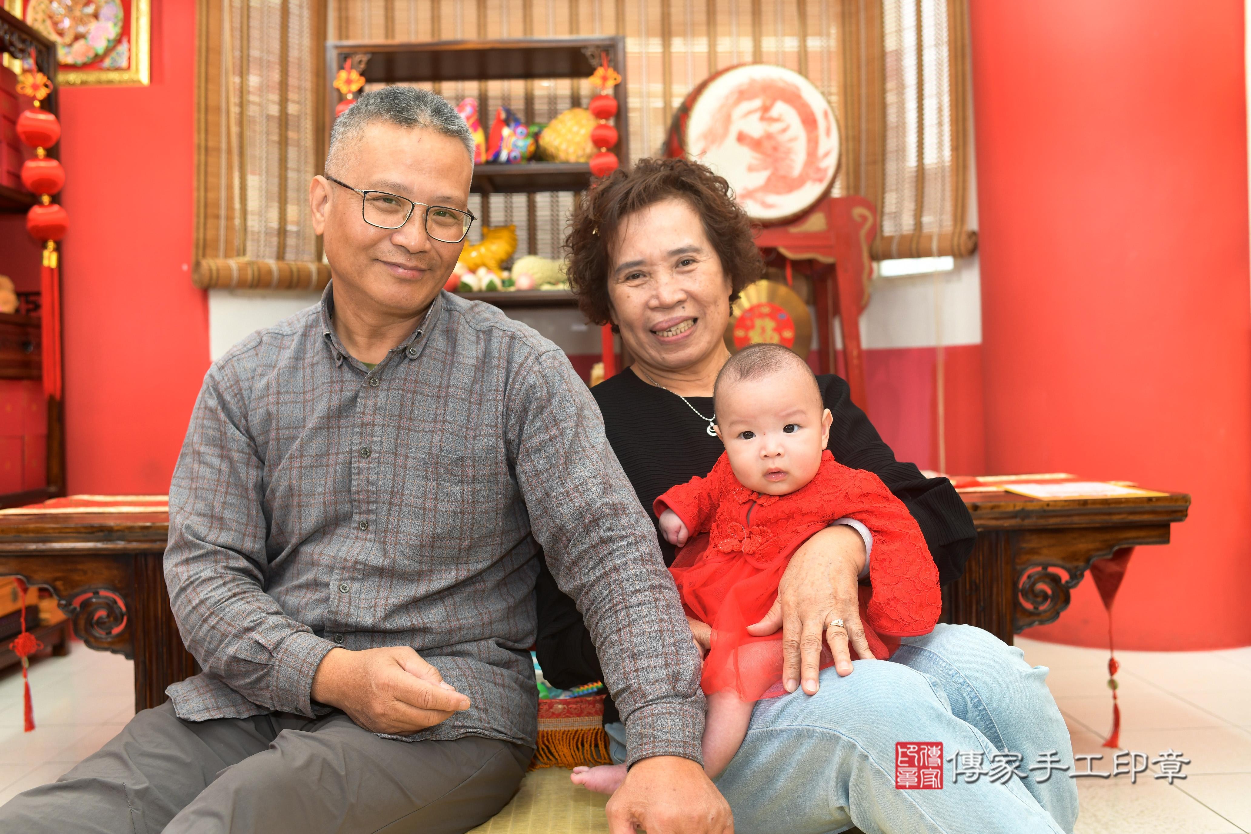 傳家手工印章高雄店、抓周、度脺、中國風會場、傳家嬰兒古禮、吉祥話、抓周道具物品24種、拍照。抓周證書。寶寶抓周、滿周歲、生日快樂、祝福