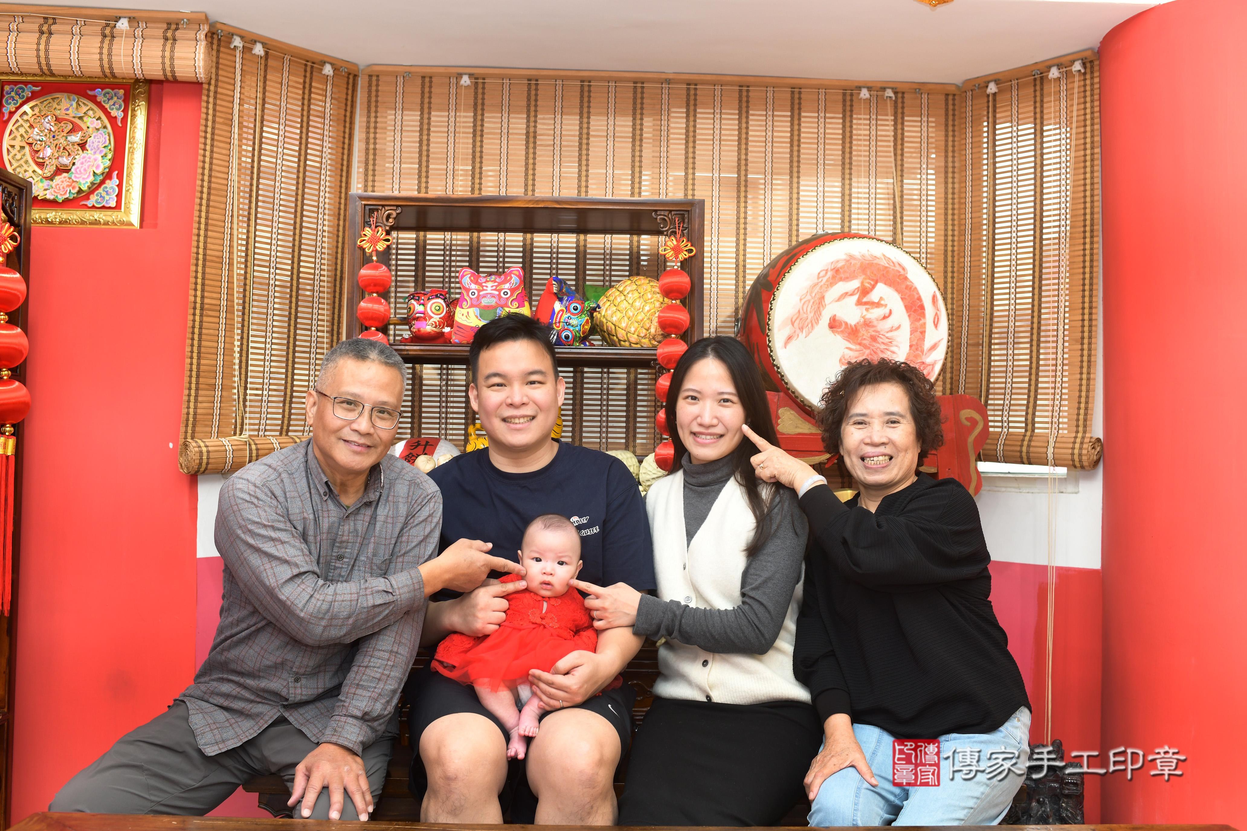 傳家手工印章高雄店、抓周、度脺、中國風會場、傳家嬰兒古禮、吉祥話、抓周道具物品24種、拍照。抓周證書。寶寶抓周、滿周歲、生日快樂、祝福