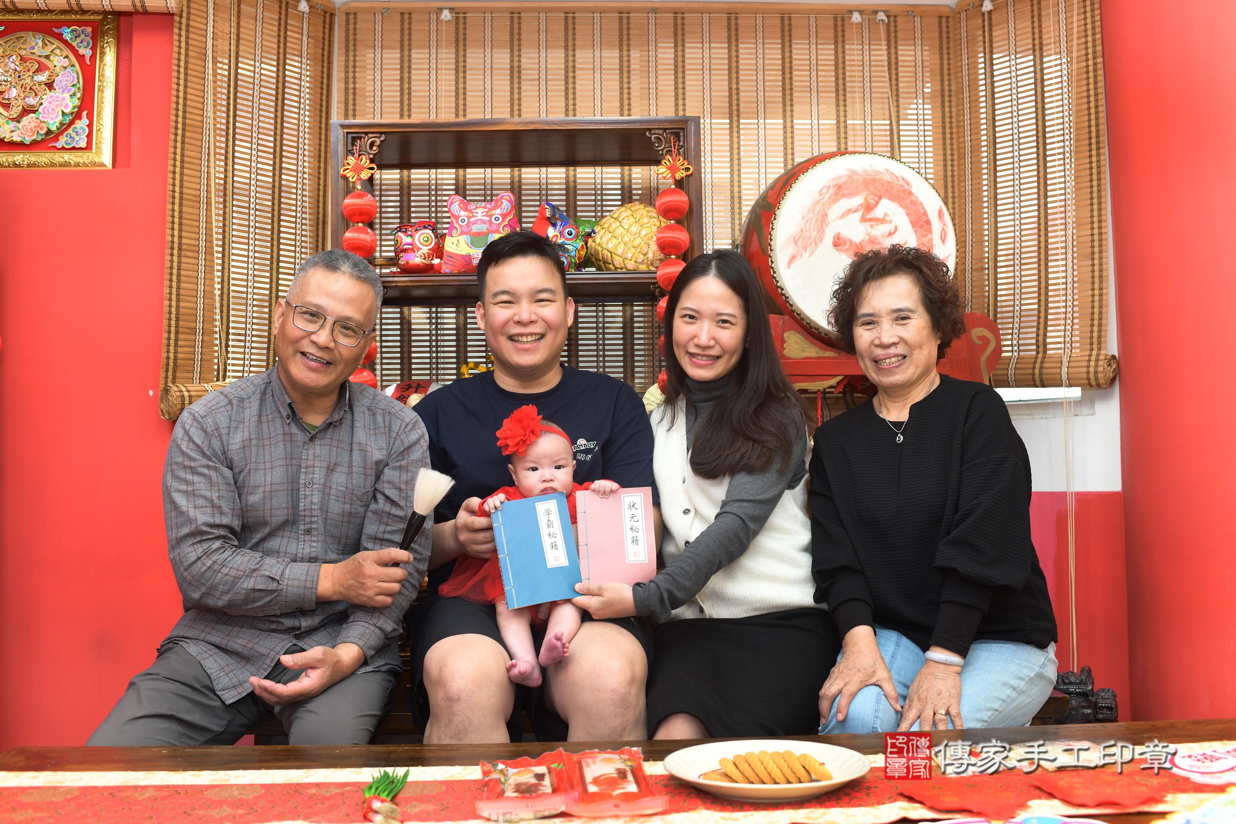 傳家手工印章高雄店、抓周、度脺、中國風會場、傳家嬰兒古禮、吉祥話、抓周道具物品24種、拍照。抓周證書。寶寶抓周、滿周歲、生日快樂、祝福