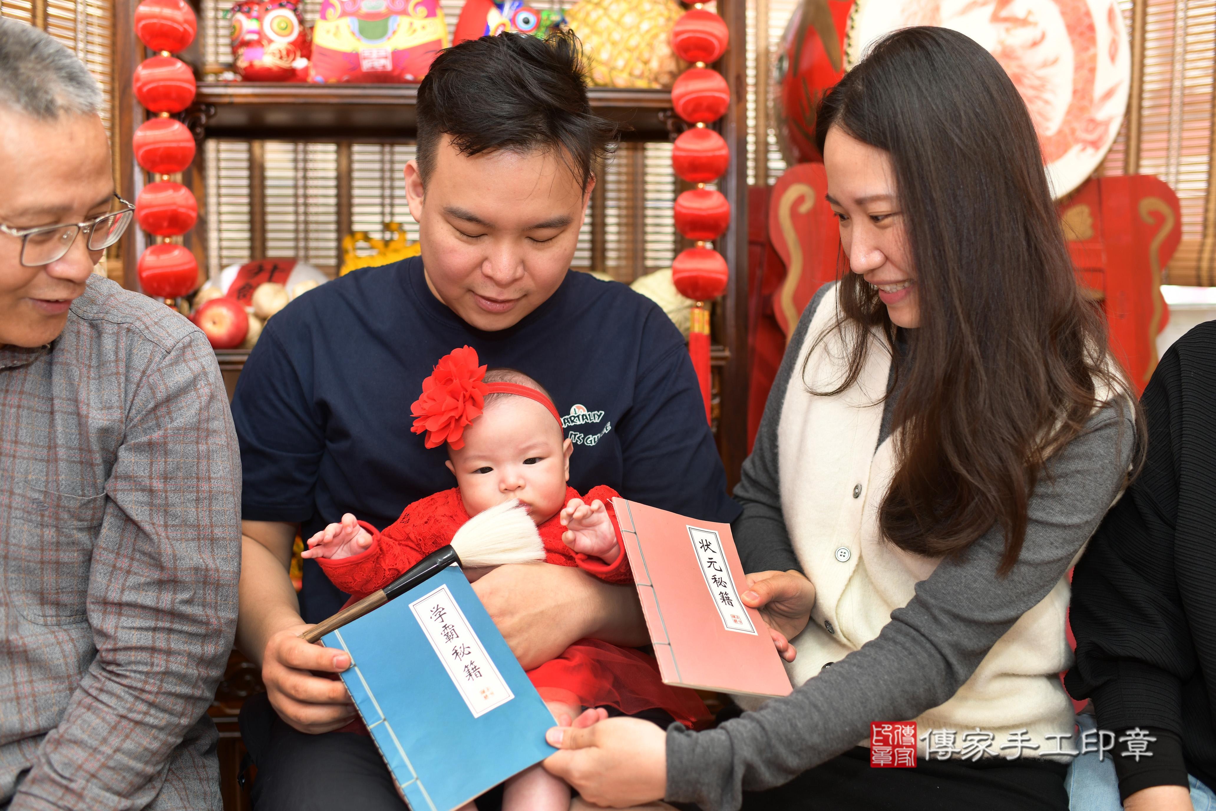 傳家手工印章高雄店、抓周、度脺、中國風會場、傳家嬰兒古禮、吉祥話、抓周道具物品24種、拍照。抓周證書。寶寶抓周、滿周歲、生日快樂、祝福