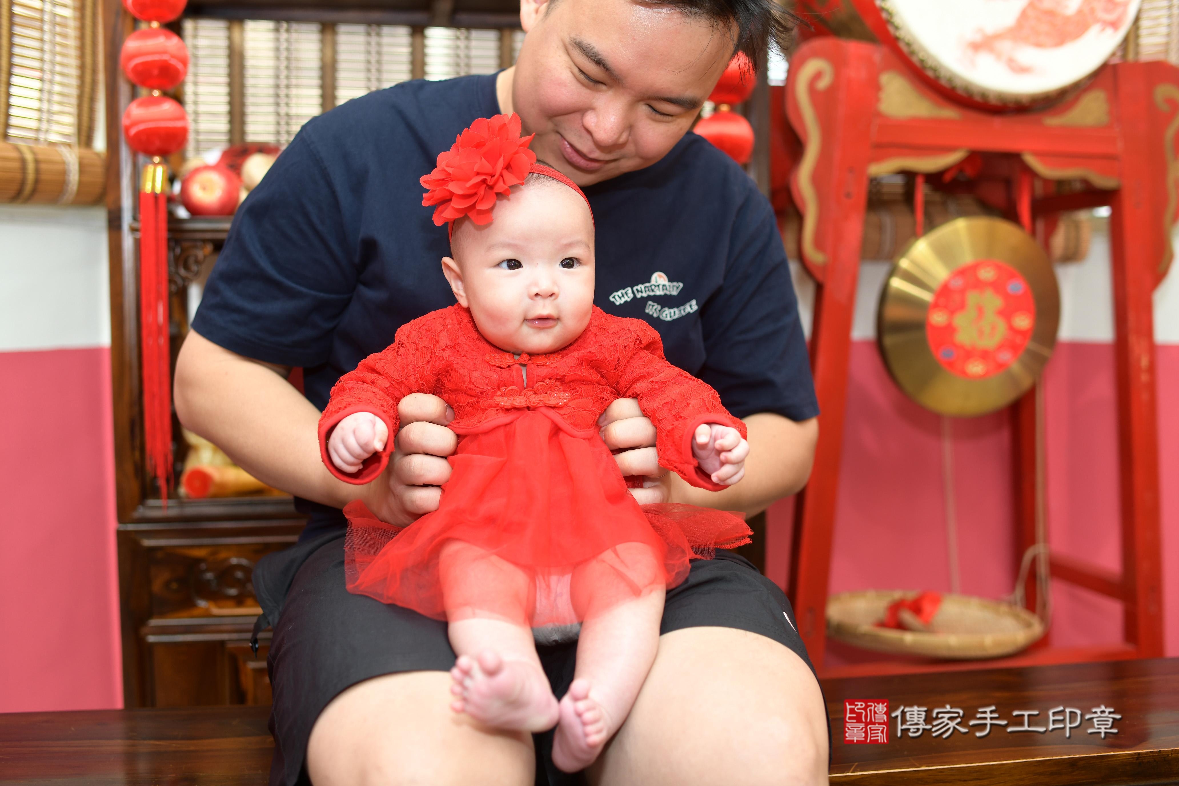 傳家手工印章高雄店、抓周、度脺、中國風會場、傳家嬰兒古禮、吉祥話、抓周道具物品24種、拍照。抓周證書。寶寶抓周、滿周歲、生日快樂、祝福