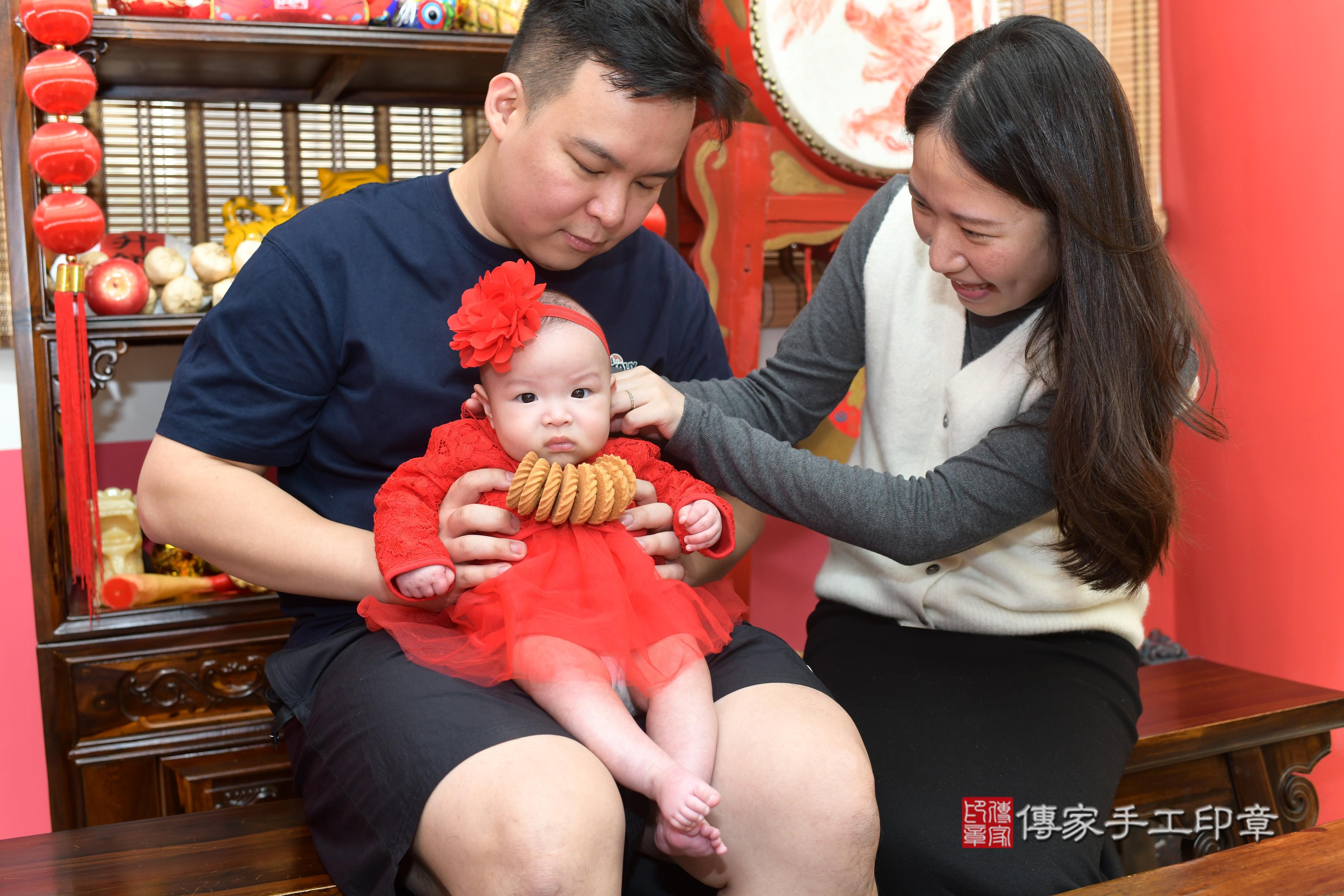 傳家手工印章高雄店、抓周、度脺、中國風會場、傳家嬰兒古禮、吉祥話、抓周道具物品24種、拍照。抓周證書。寶寶抓周、滿周歲、生日快樂、祝福